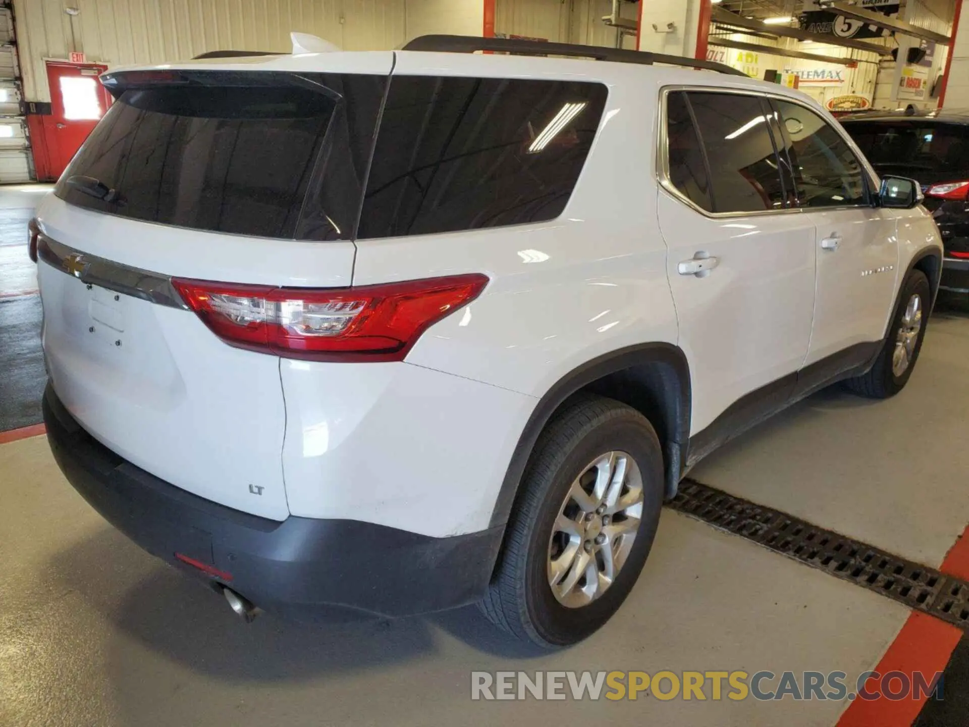 6 Photograph of a damaged car 1GNEVGKW2LJ169878 CHEVROLET TRAVERSE 2020