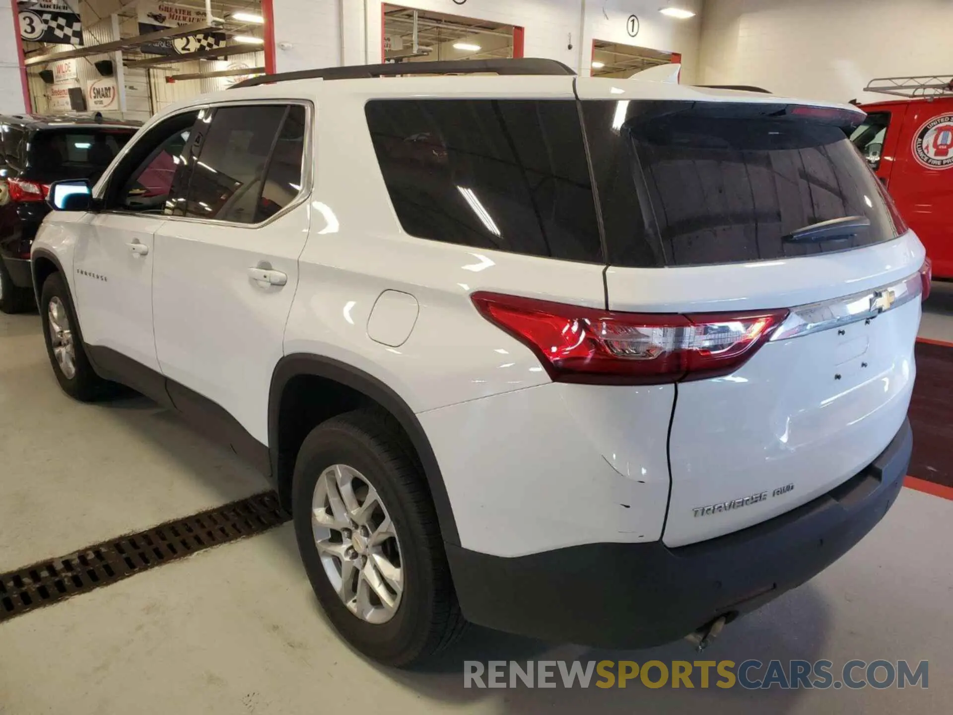 7 Photograph of a damaged car 1GNEVGKW2LJ169878 CHEVROLET TRAVERSE 2020