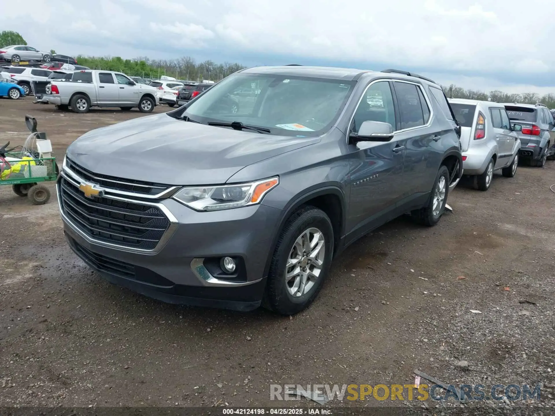 2 Photograph of a damaged car 1GNEVGKW2LJ199527 CHEVROLET TRAVERSE 2020