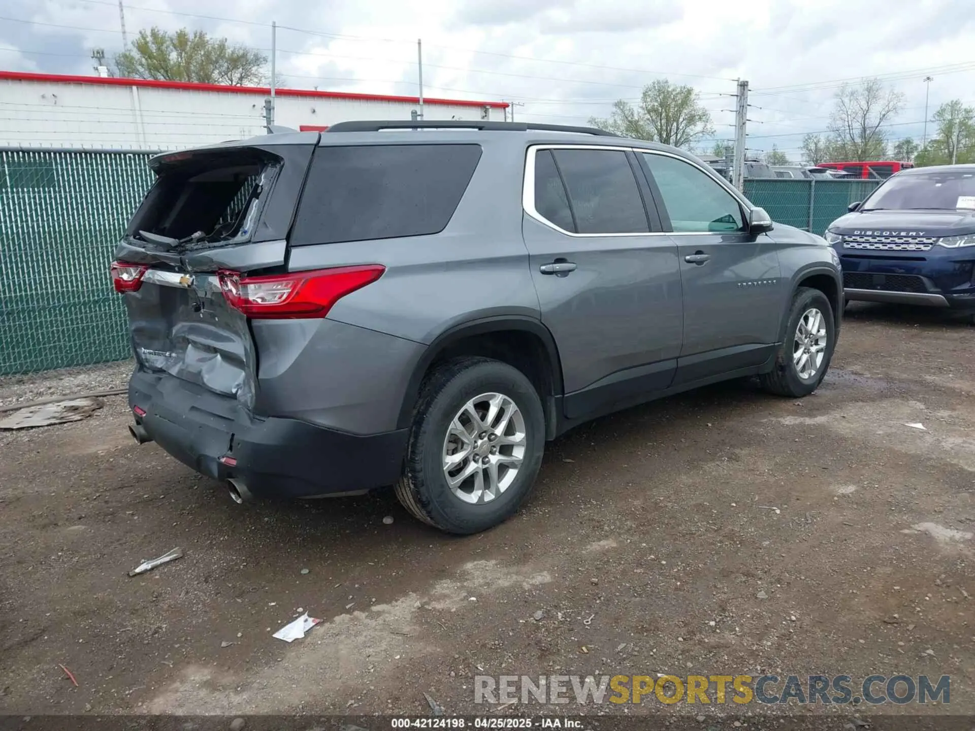 4 Photograph of a damaged car 1GNEVGKW2LJ199527 CHEVROLET TRAVERSE 2020