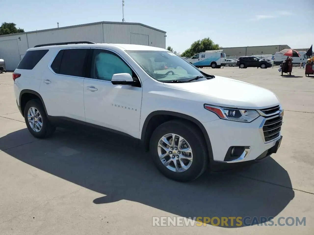 4 Photograph of a damaged car 1GNEVGKW2LJ289356 CHEVROLET TRAVERSE 2020