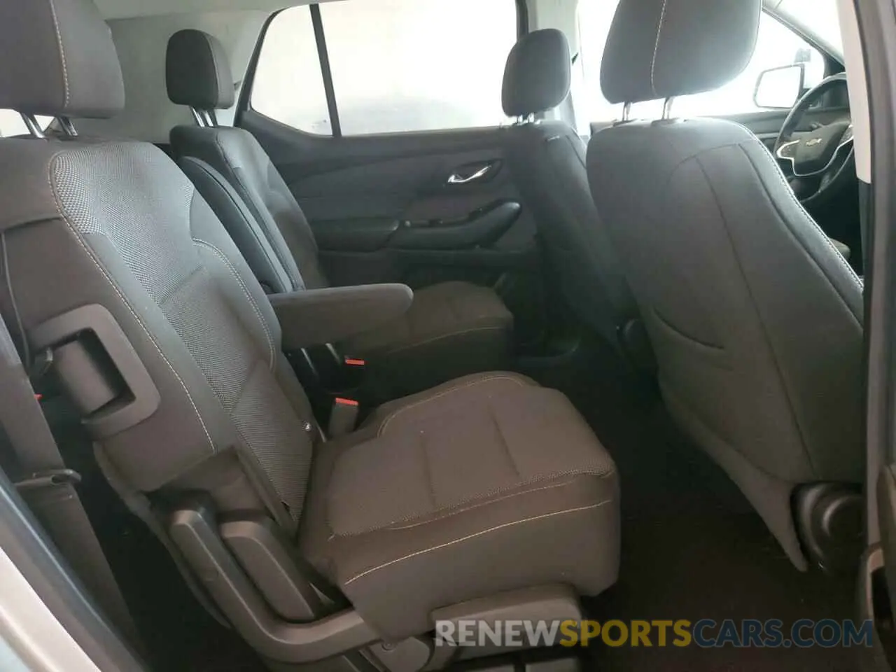 11 Photograph of a damaged car 1GNEVGKW3LJ168920 CHEVROLET TRAVERSE 2020