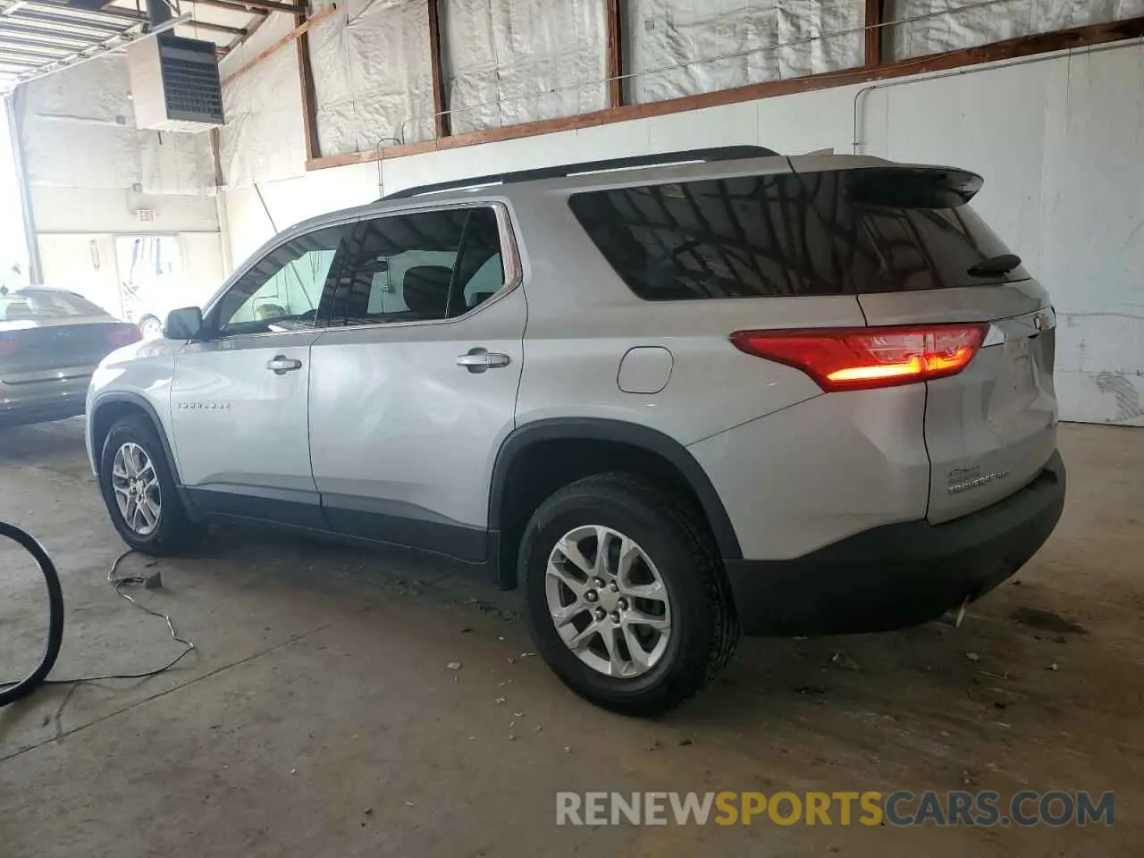 2 Photograph of a damaged car 1GNEVGKW3LJ168920 CHEVROLET TRAVERSE 2020