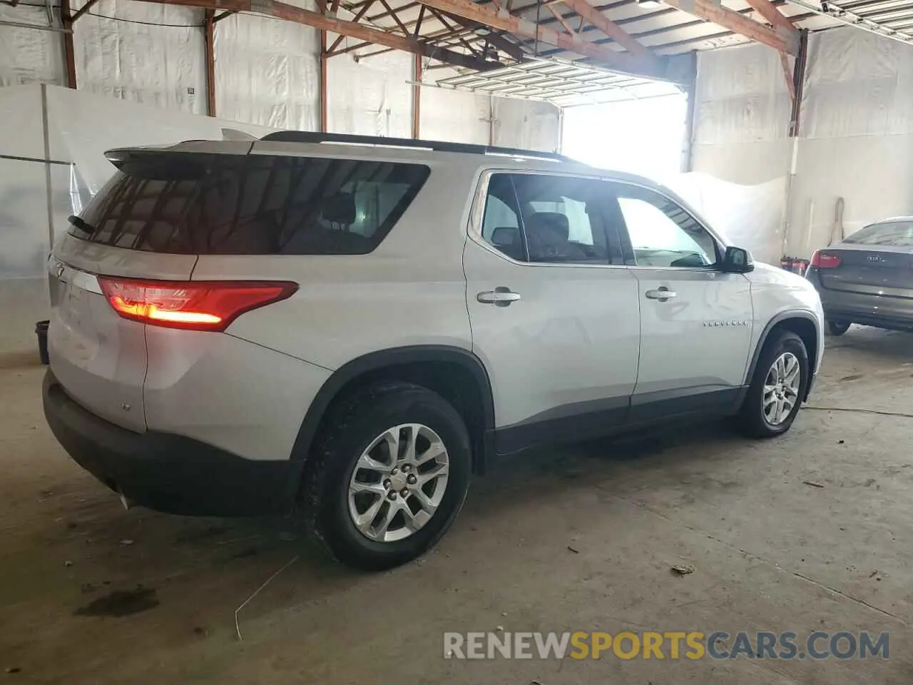 3 Photograph of a damaged car 1GNEVGKW3LJ168920 CHEVROLET TRAVERSE 2020