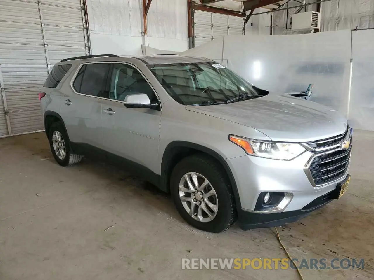 4 Photograph of a damaged car 1GNEVGKW3LJ168920 CHEVROLET TRAVERSE 2020