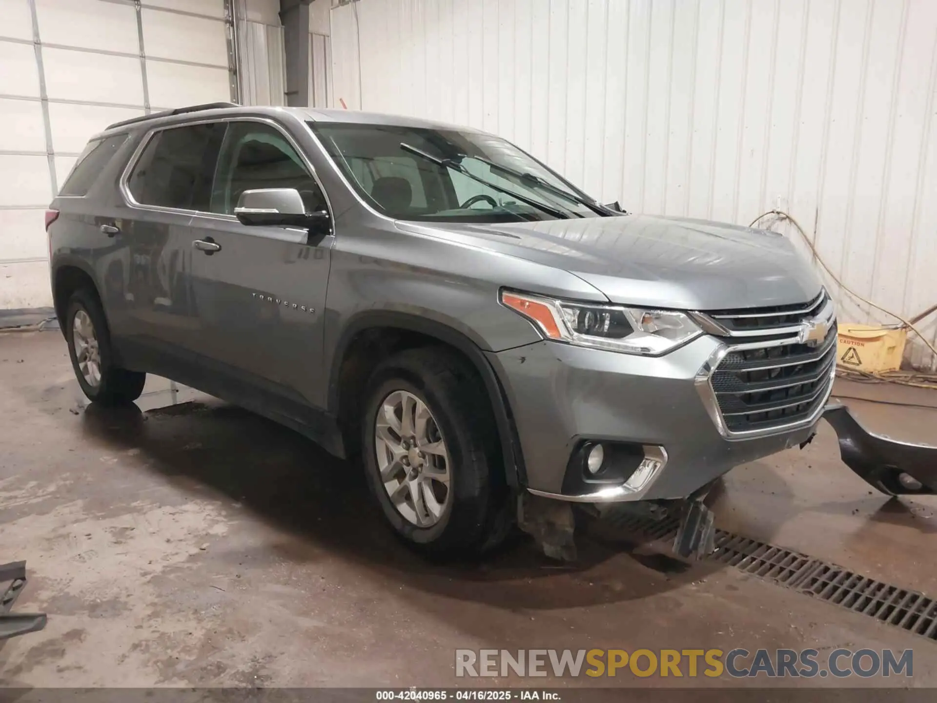 1 Photograph of a damaged car 1GNEVGKW3LJ315513 CHEVROLET TRAVERSE 2020