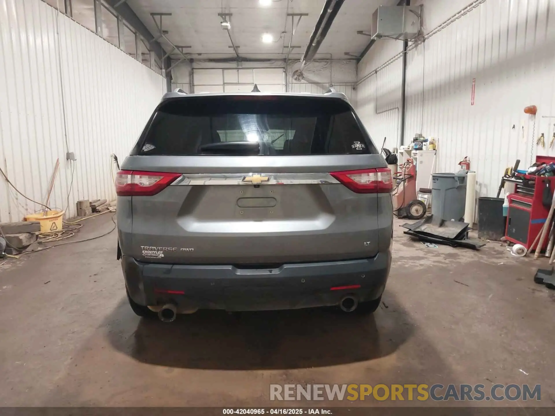 17 Photograph of a damaged car 1GNEVGKW3LJ315513 CHEVROLET TRAVERSE 2020
