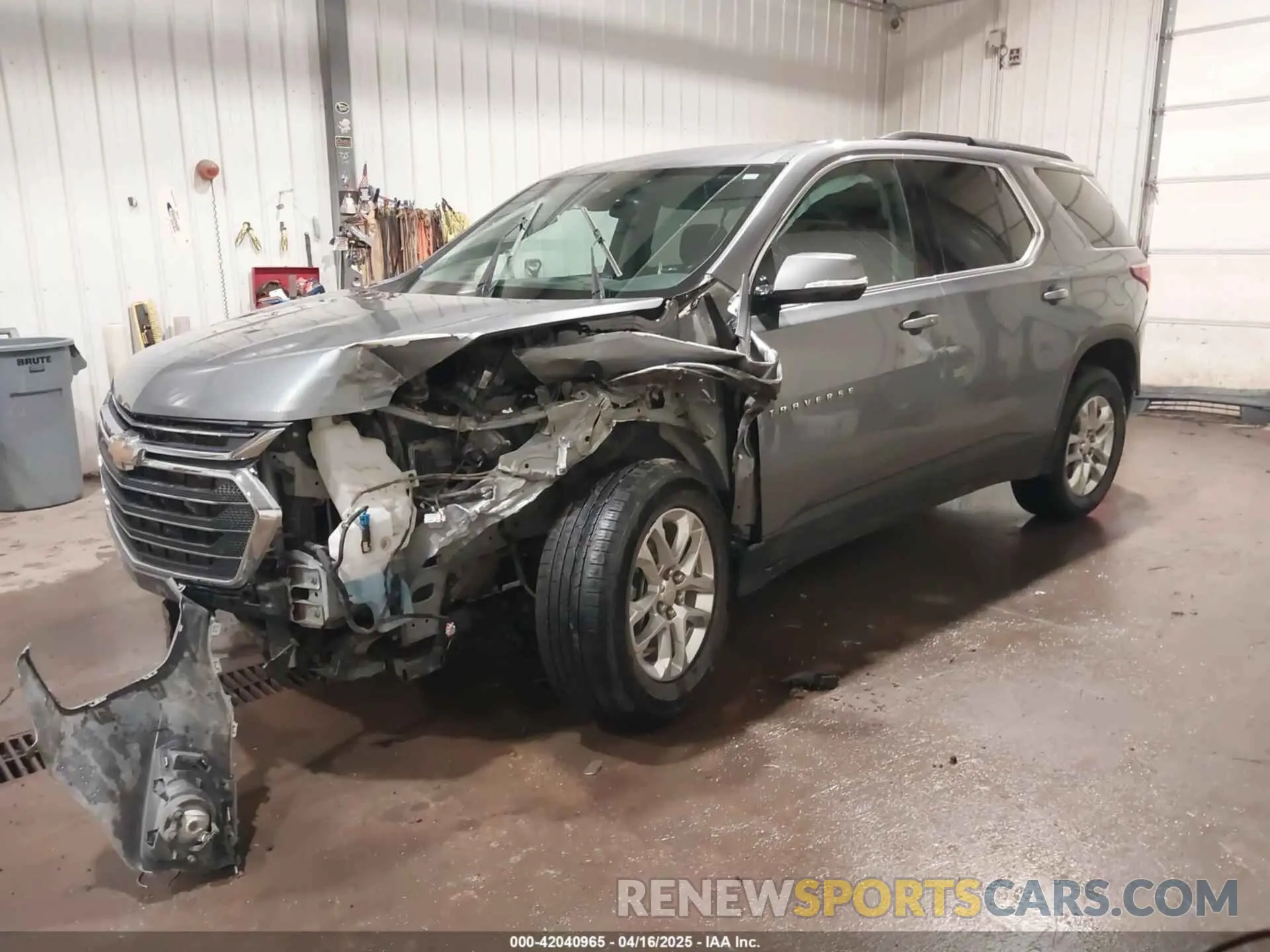 2 Photograph of a damaged car 1GNEVGKW3LJ315513 CHEVROLET TRAVERSE 2020