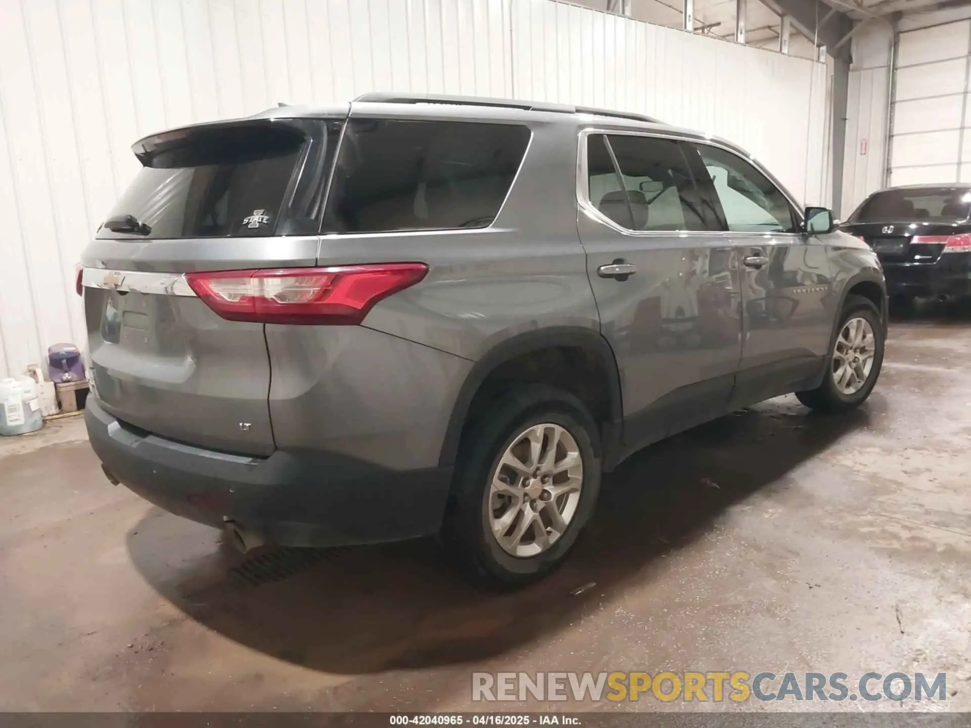 4 Photograph of a damaged car 1GNEVGKW3LJ315513 CHEVROLET TRAVERSE 2020