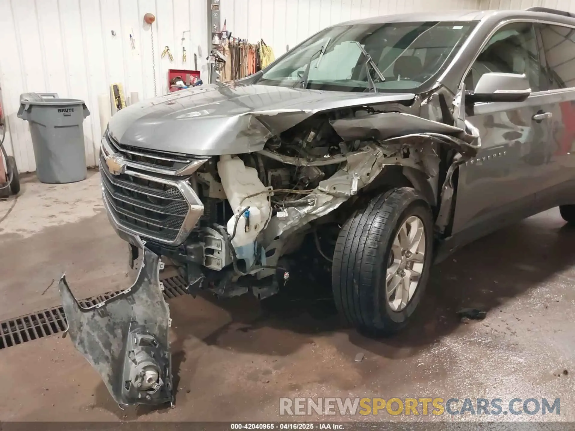 6 Photograph of a damaged car 1GNEVGKW3LJ315513 CHEVROLET TRAVERSE 2020