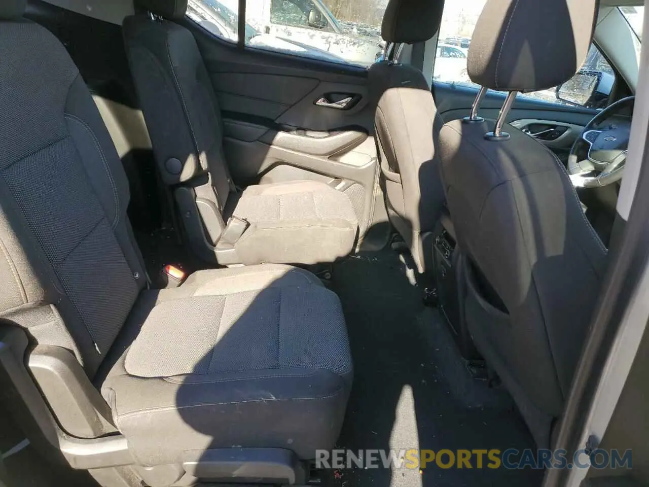 11 Photograph of a damaged car 1GNEVGKW3LJ328584 CHEVROLET TRAVERSE 2020