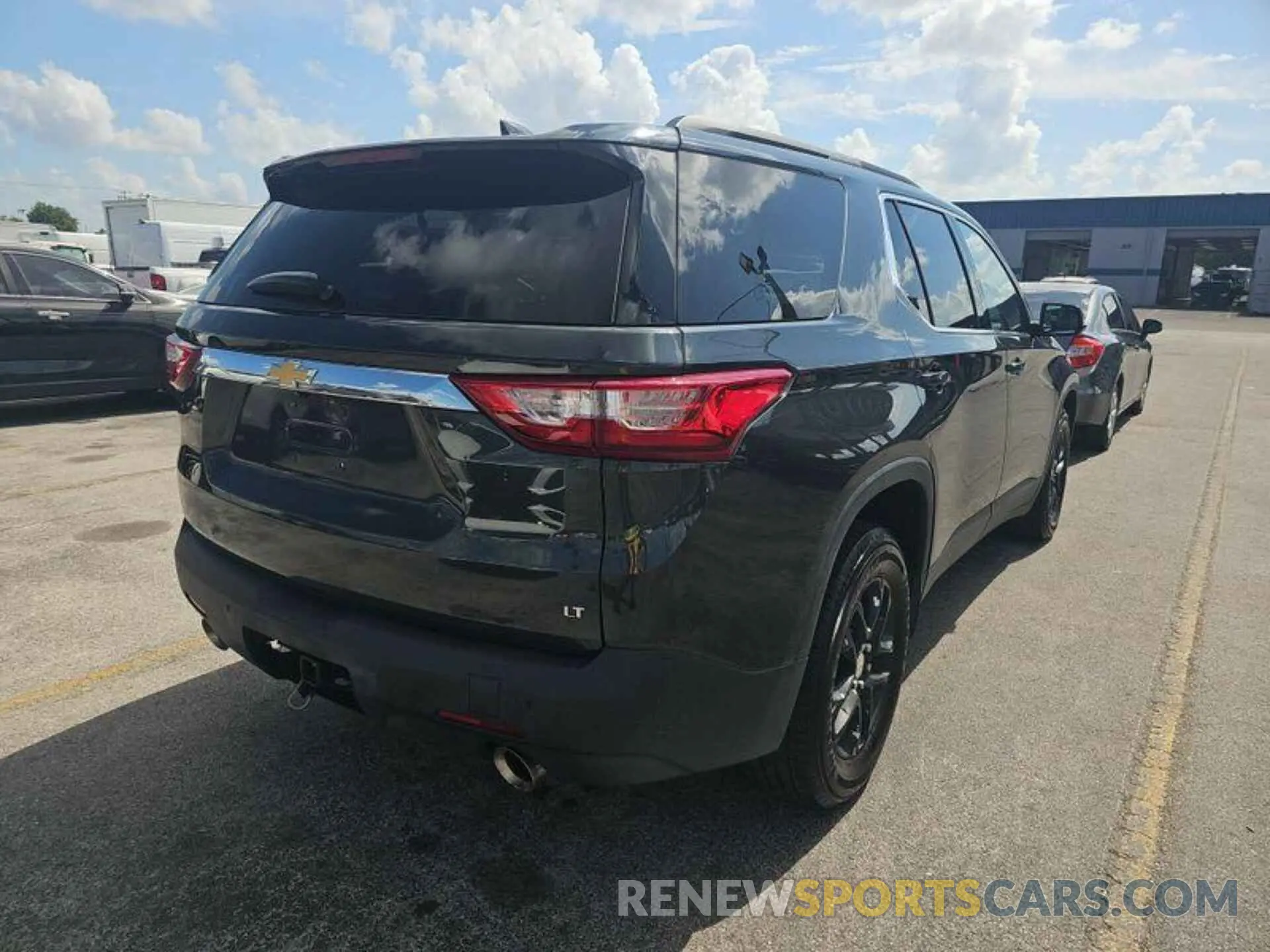 17 Photograph of a damaged car 1GNEVGKW4LJ110024 CHEVROLET TRAVERSE 2020