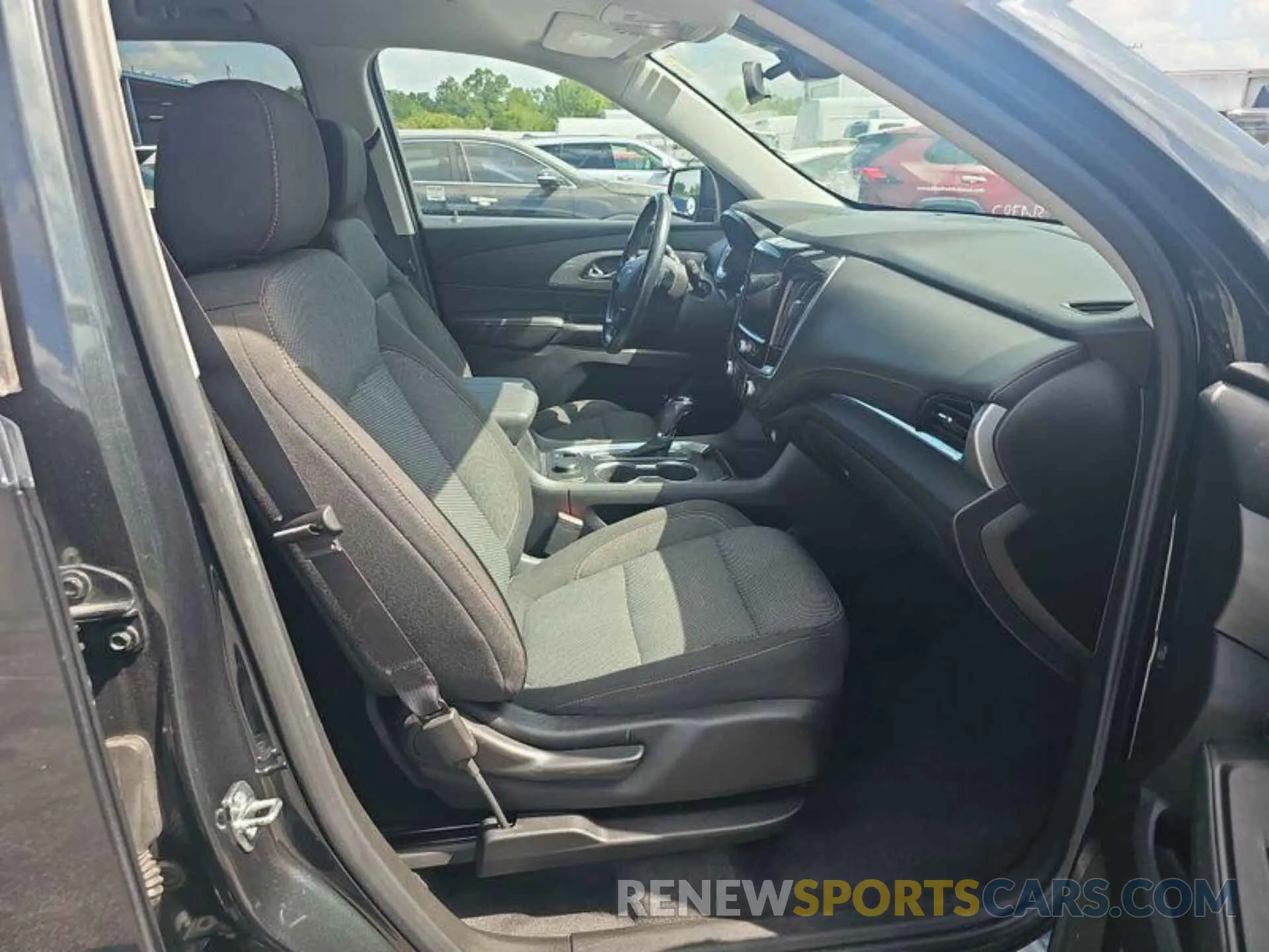 2 Photograph of a damaged car 1GNEVGKW4LJ110024 CHEVROLET TRAVERSE 2020