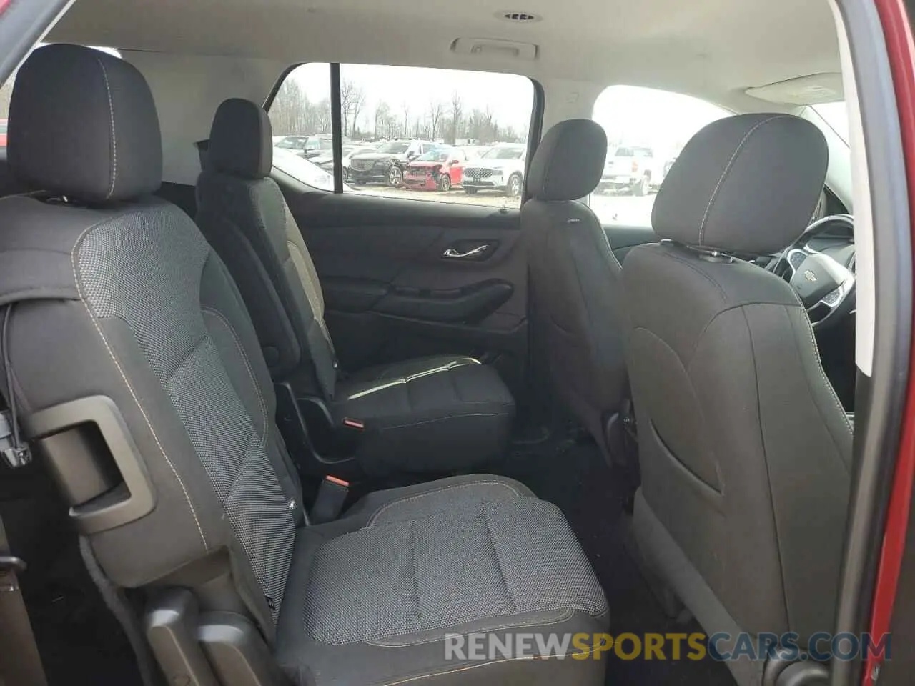 11 Photograph of a damaged car 1GNEVGKW4LJ115868 CHEVROLET TRAVERSE 2020