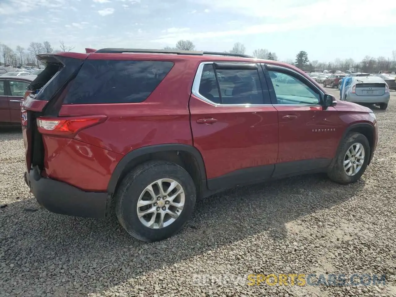 3 Photograph of a damaged car 1GNEVGKW4LJ115868 CHEVROLET TRAVERSE 2020