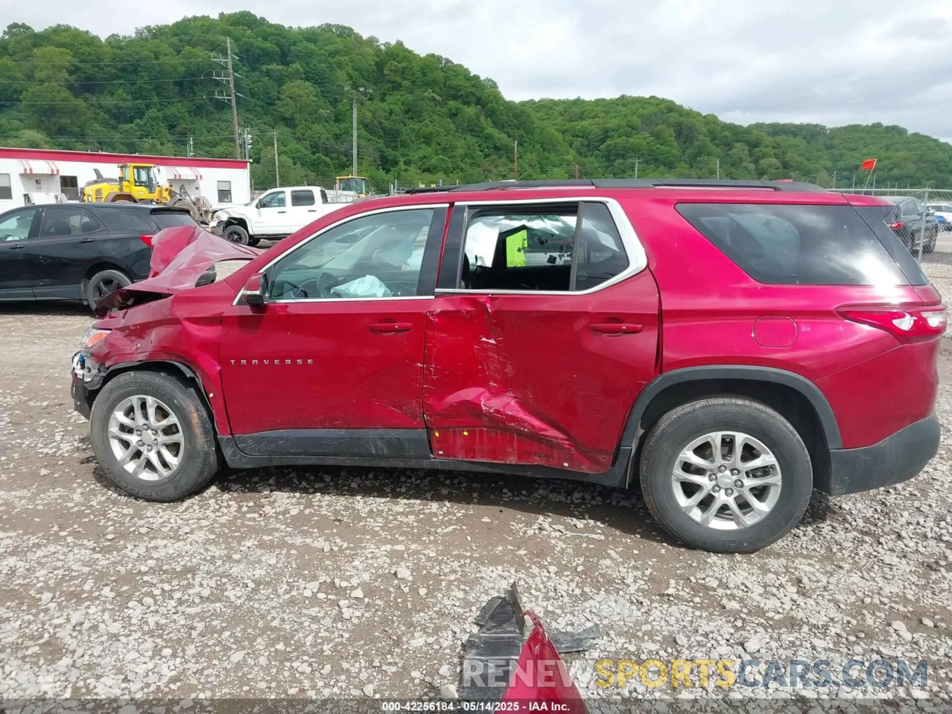 15 Photograph of a damaged car 1GNEVGKW4LJ176363 CHEVROLET TRAVERSE 2020