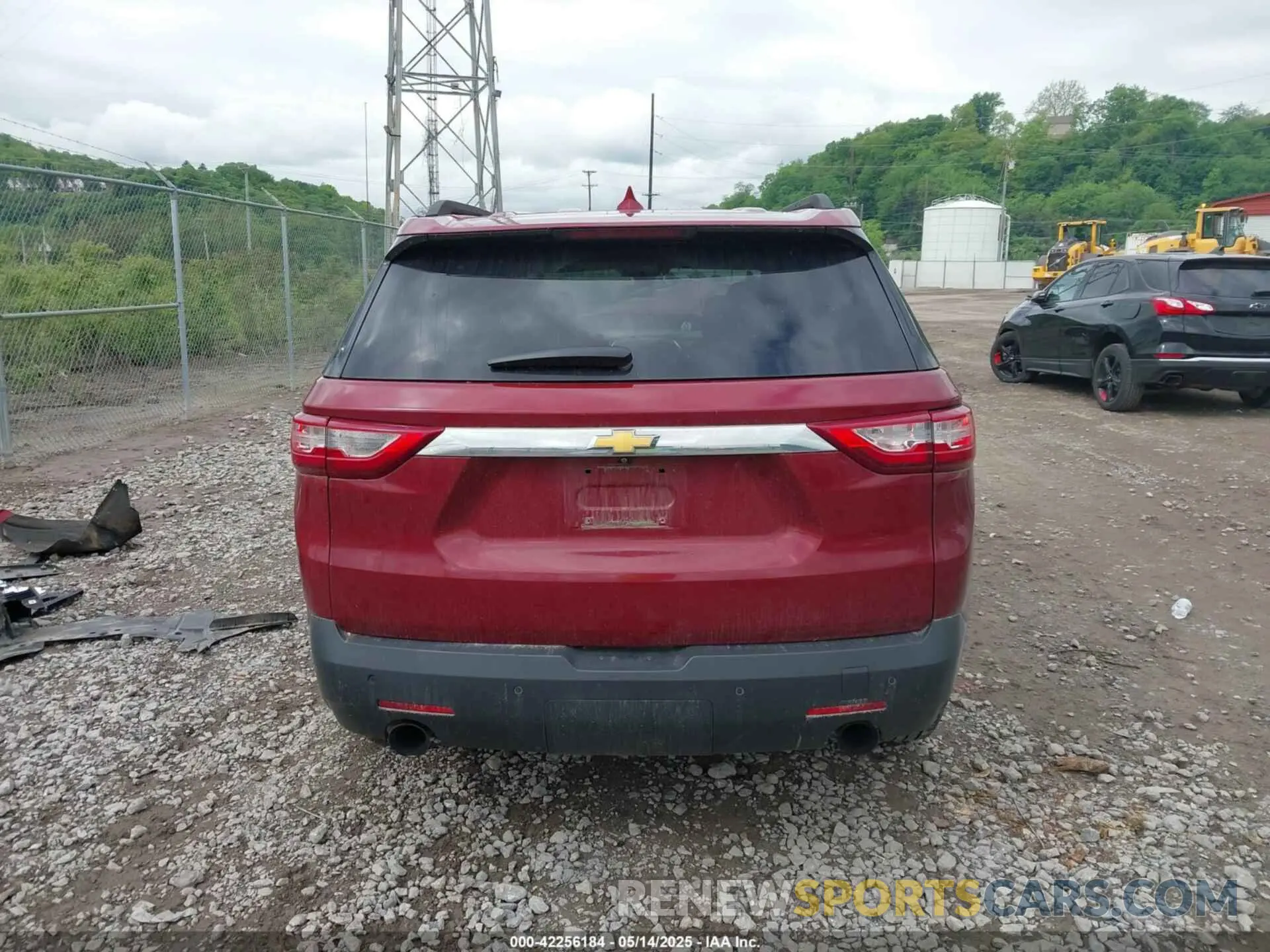 17 Photograph of a damaged car 1GNEVGKW4LJ176363 CHEVROLET TRAVERSE 2020