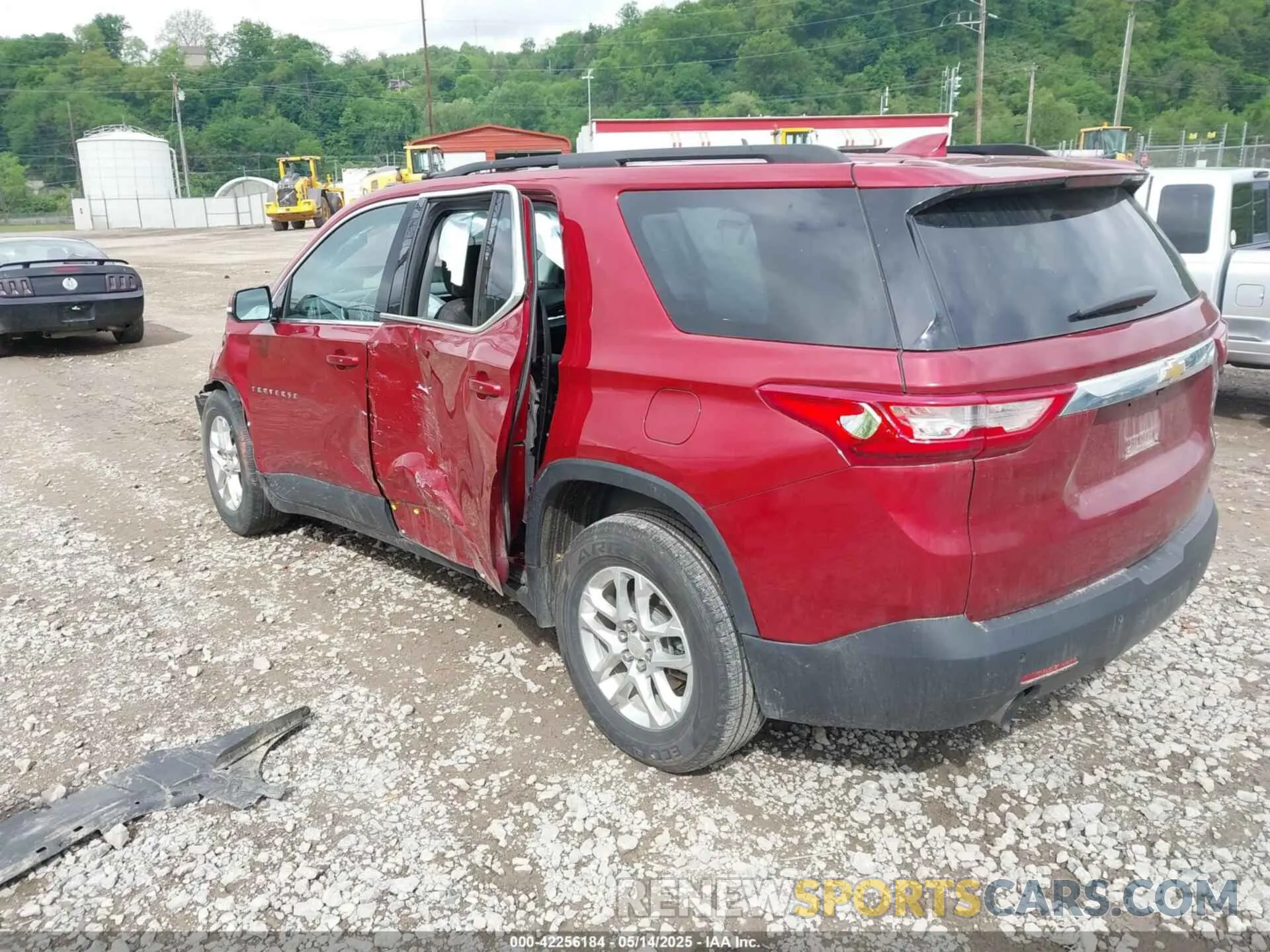 3 Photograph of a damaged car 1GNEVGKW4LJ176363 CHEVROLET TRAVERSE 2020