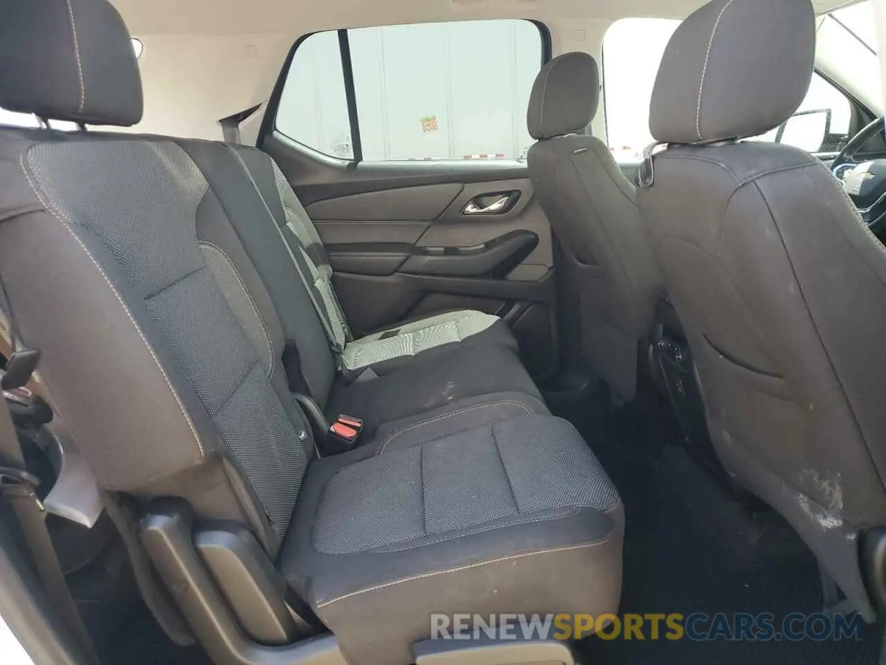 11 Photograph of a damaged car 1GNEVGKW4LJ209281 CHEVROLET TRAVERSE 2020