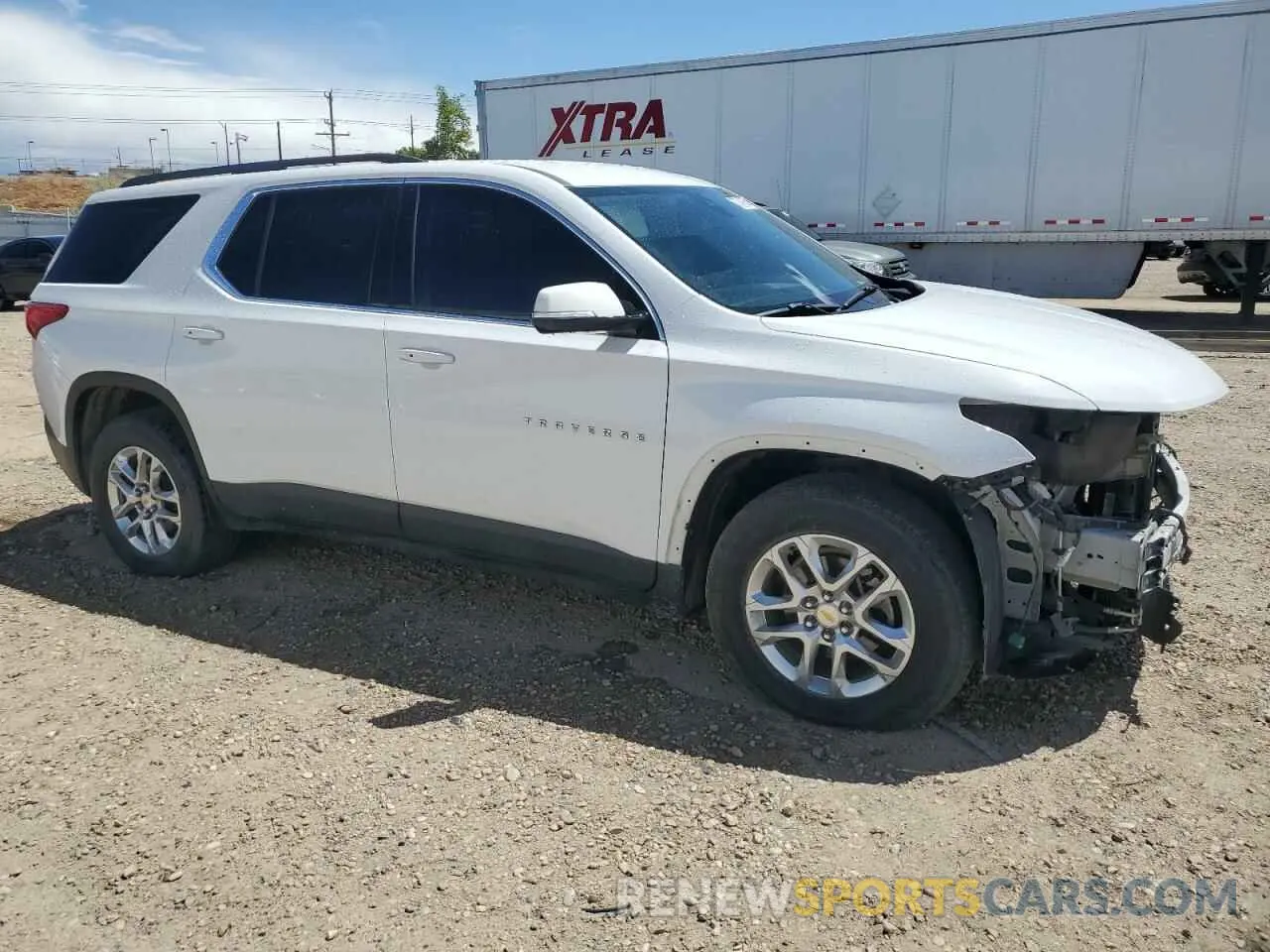 4 Photograph of a damaged car 1GNEVGKW4LJ209281 CHEVROLET TRAVERSE 2020