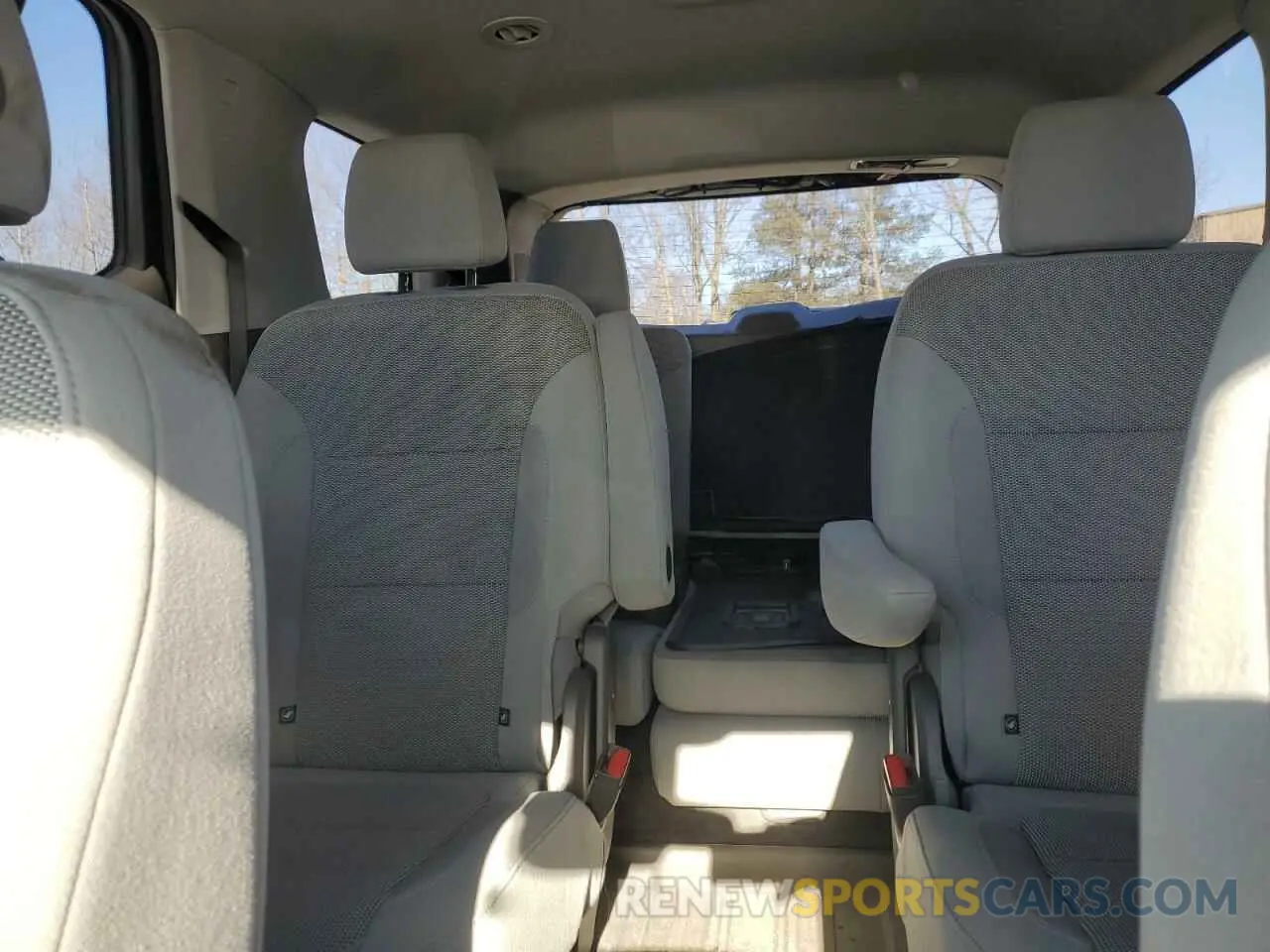 10 Photograph of a damaged car 1GNEVGKW5LJ185069 CHEVROLET TRAVERSE 2020