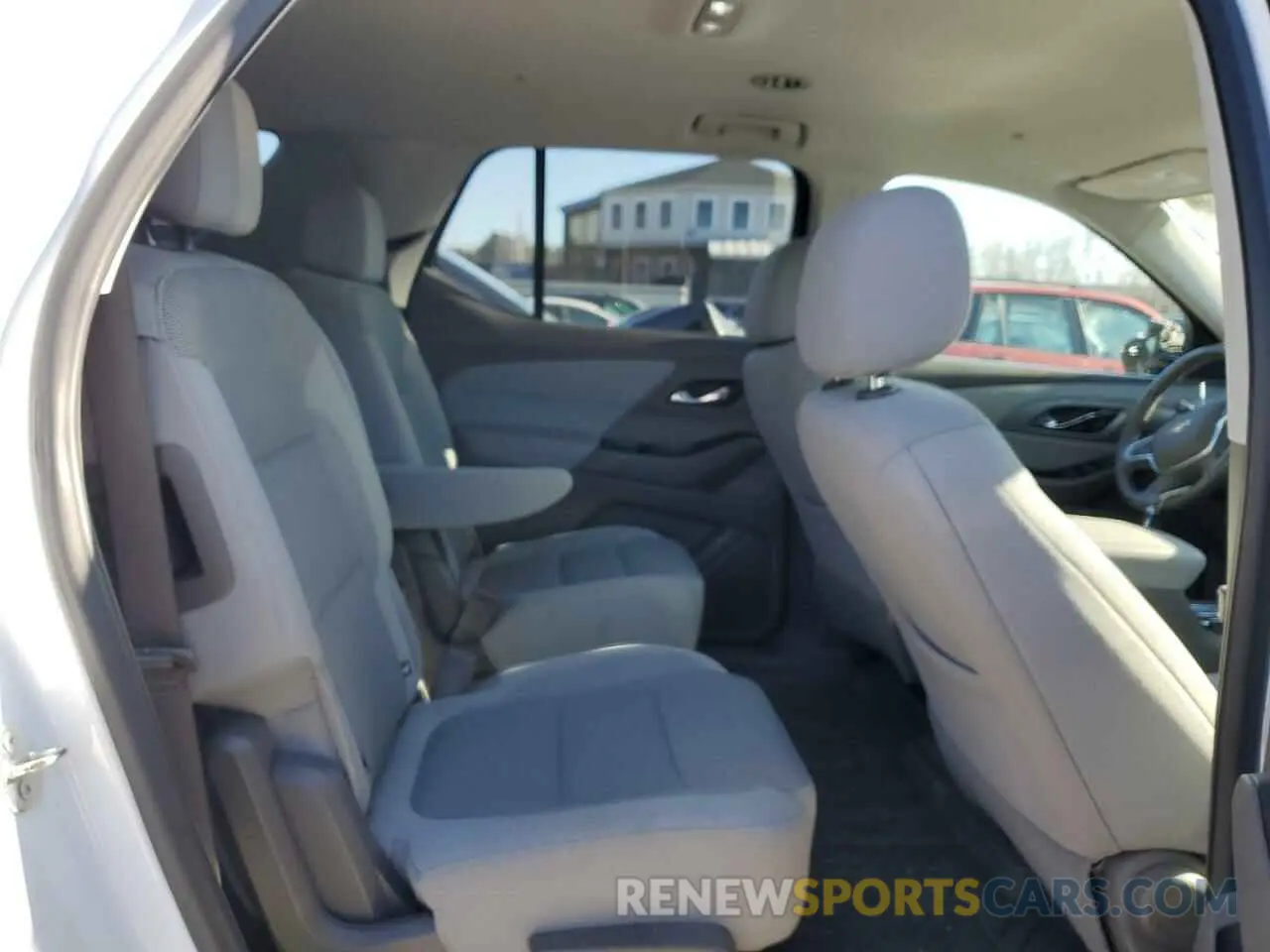 11 Photograph of a damaged car 1GNEVGKW5LJ185069 CHEVROLET TRAVERSE 2020