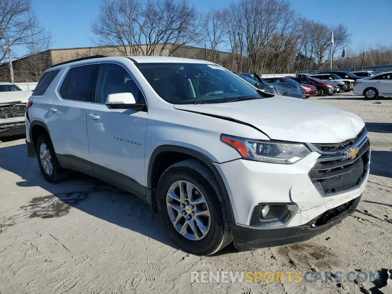 4 Photograph of a damaged car 1GNEVGKW5LJ185069 CHEVROLET TRAVERSE 2020