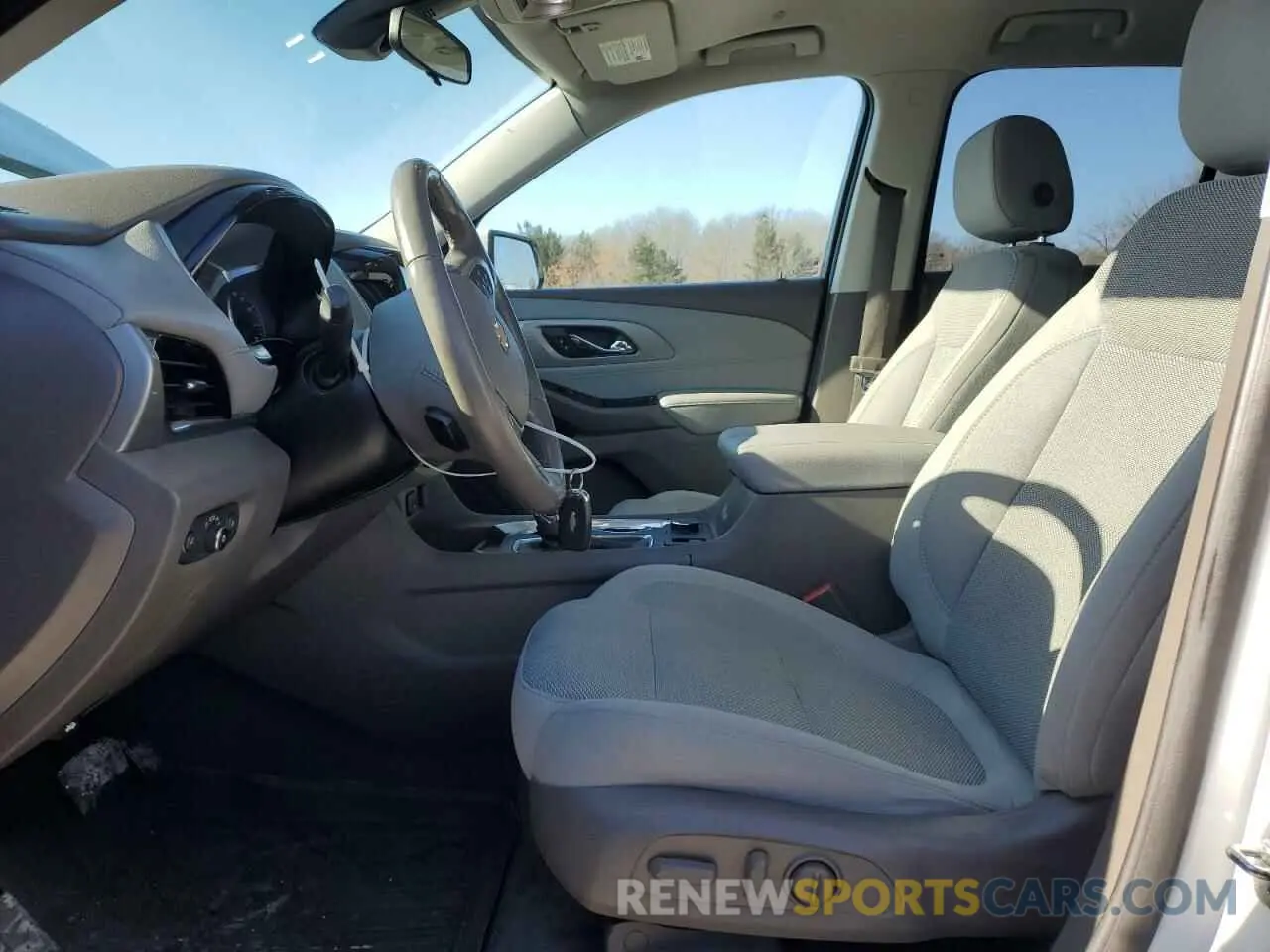 7 Photograph of a damaged car 1GNEVGKW5LJ185069 CHEVROLET TRAVERSE 2020
