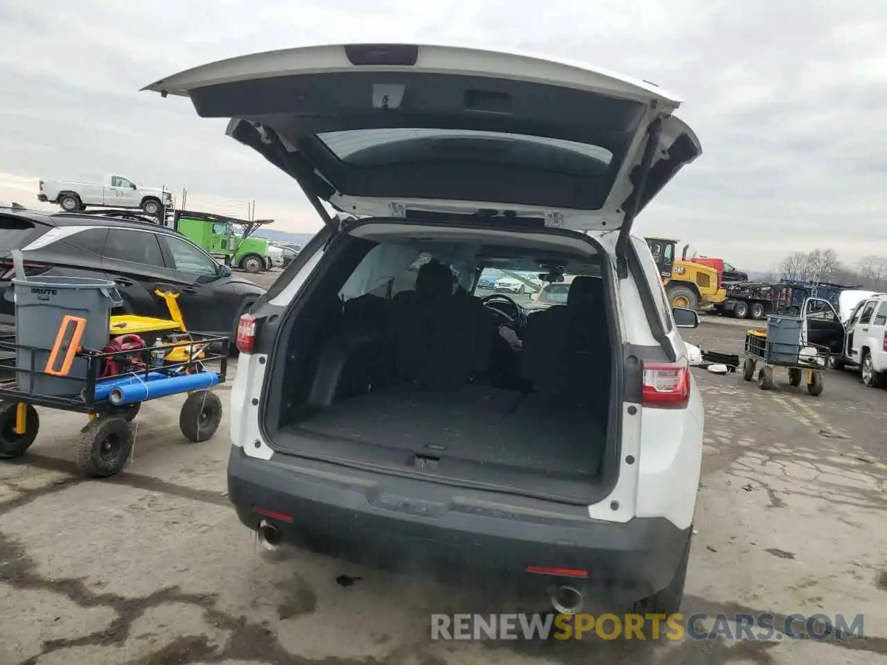 6 Photograph of a damaged car 1GNEVGKW5LJ323080 CHEVROLET TRAVERSE 2020