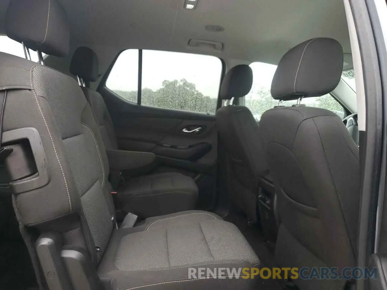11 Photograph of a damaged car 1GNEVGKW6LJ231413 CHEVROLET TRAVERSE 2020