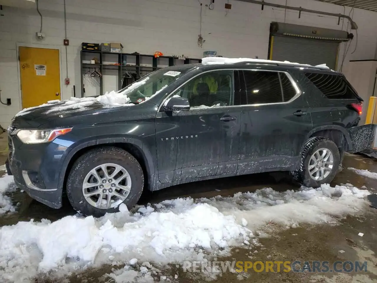 1 Photograph of a damaged car 1GNEVGKW6LJ248938 CHEVROLET TRAVERSE 2020