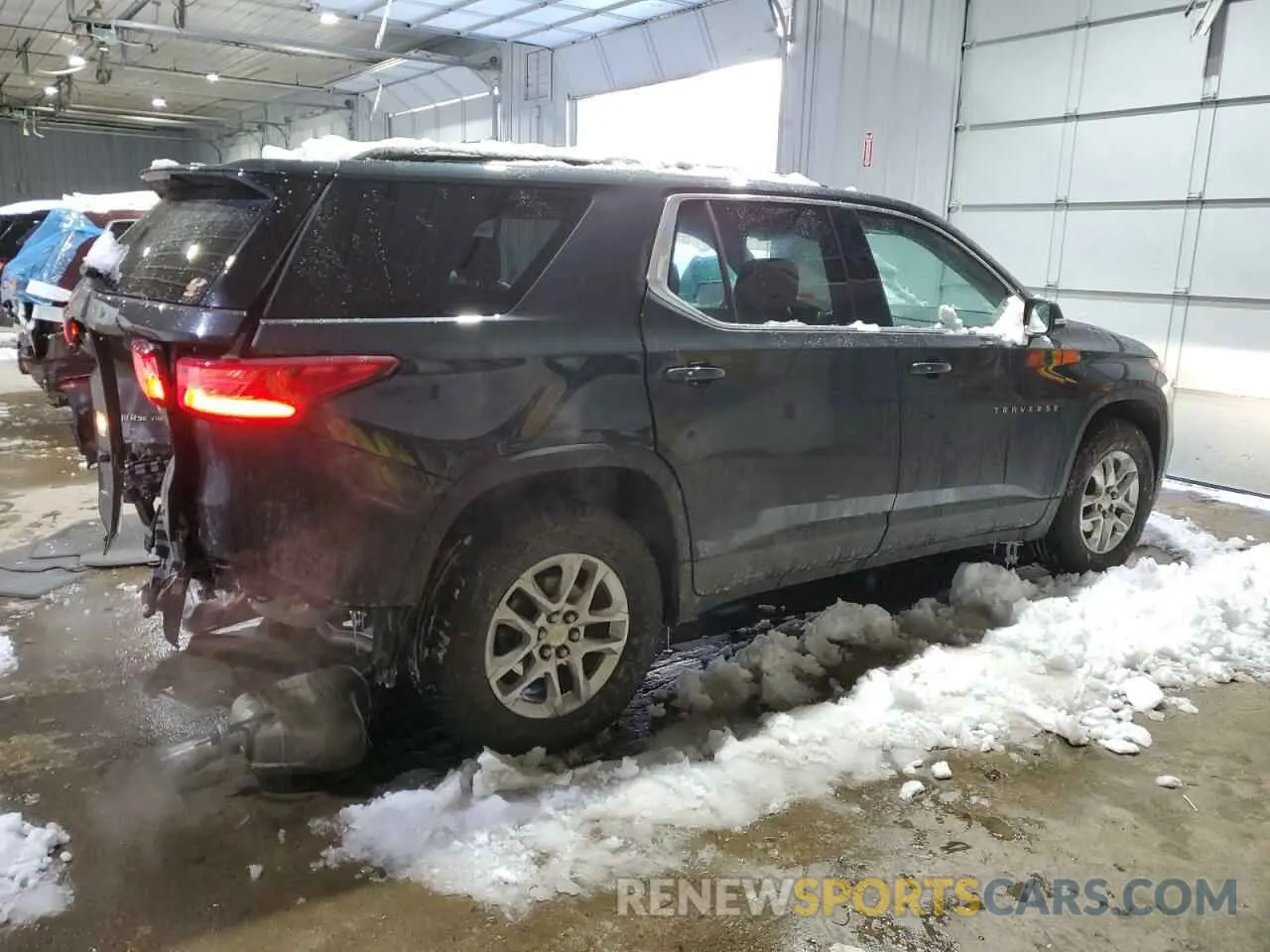 3 Photograph of a damaged car 1GNEVGKW6LJ248938 CHEVROLET TRAVERSE 2020