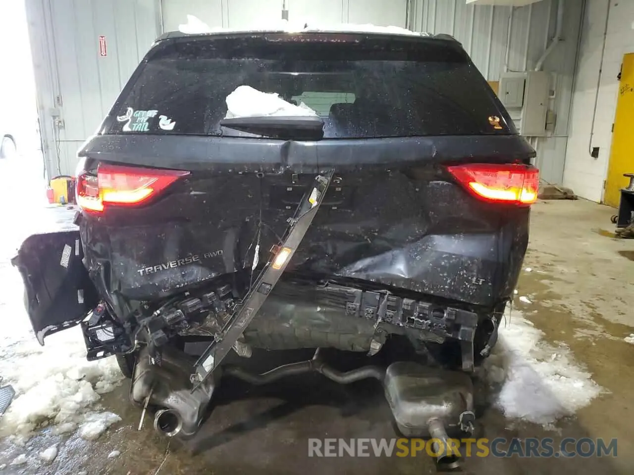 6 Photograph of a damaged car 1GNEVGKW6LJ248938 CHEVROLET TRAVERSE 2020