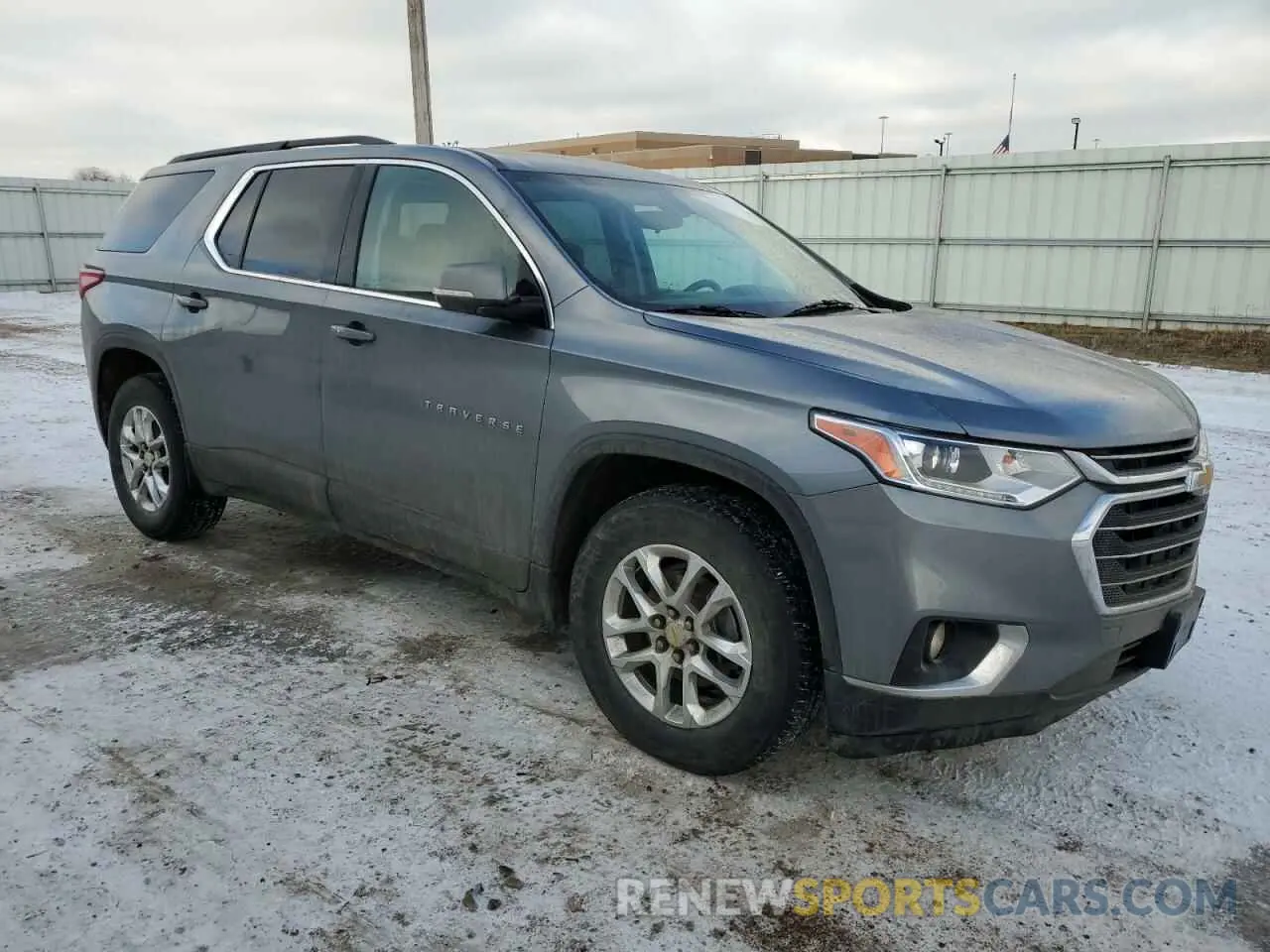 4 Photograph of a damaged car 1GNEVGKW6LJ263973 CHEVROLET TRAVERSE 2020