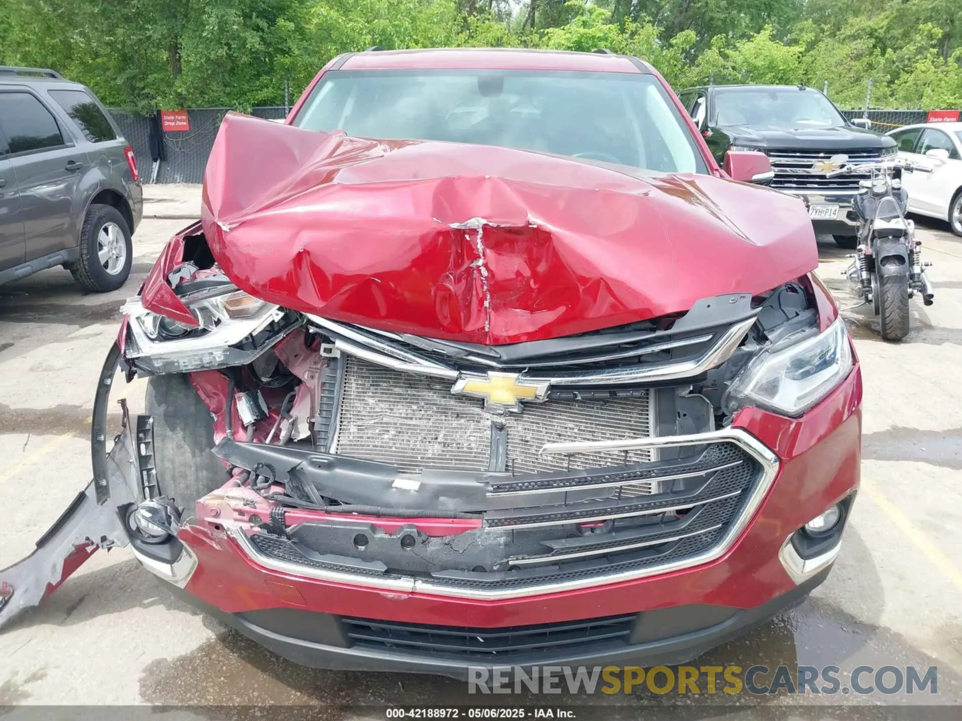 12 Photograph of a damaged car 1GNEVGKW6LJ285438 CHEVROLET TRAVERSE 2020