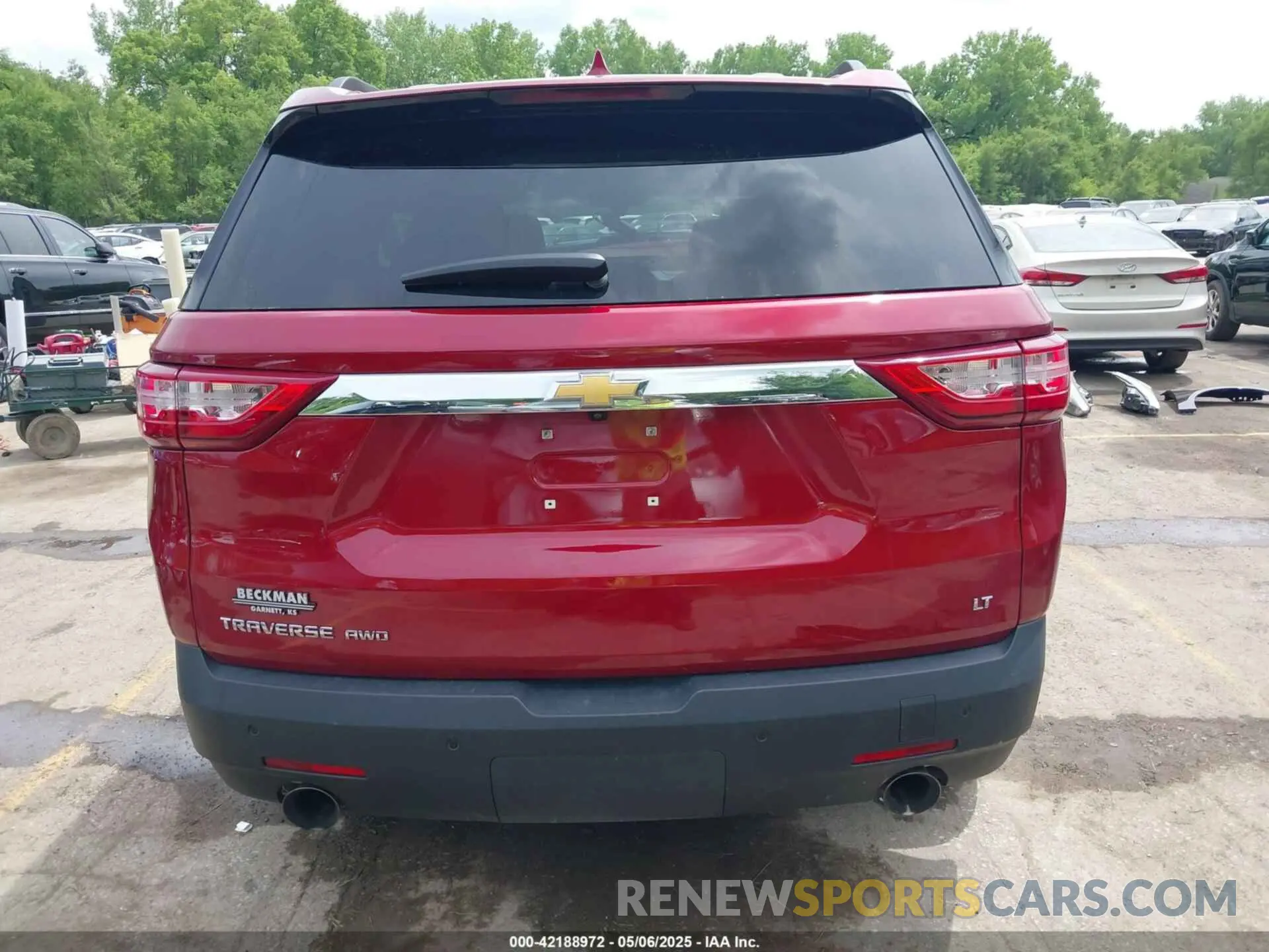 16 Photograph of a damaged car 1GNEVGKW6LJ285438 CHEVROLET TRAVERSE 2020
