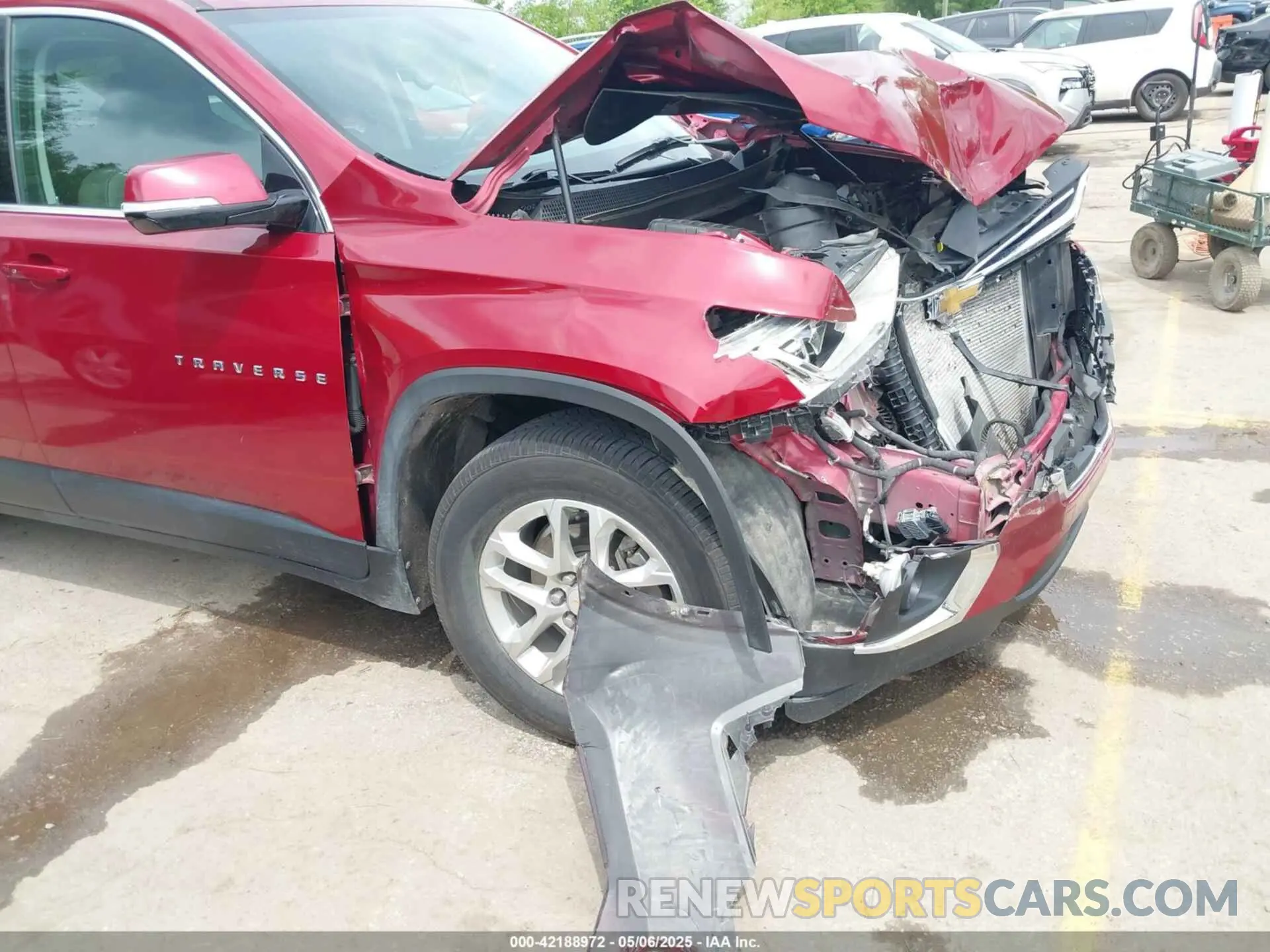 18 Photograph of a damaged car 1GNEVGKW6LJ285438 CHEVROLET TRAVERSE 2020