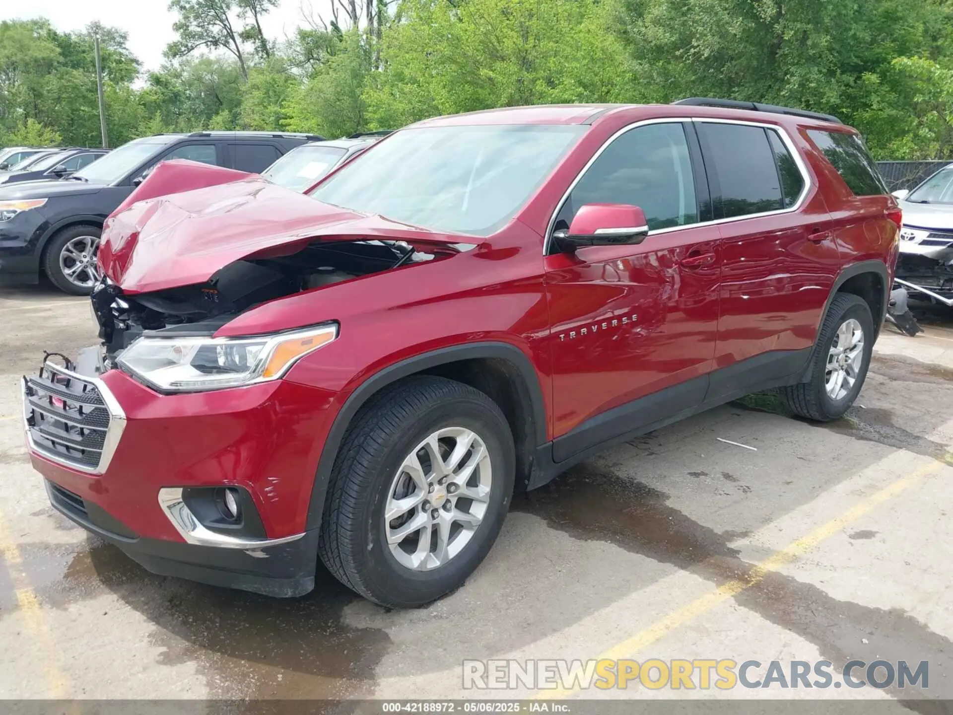 2 Photograph of a damaged car 1GNEVGKW6LJ285438 CHEVROLET TRAVERSE 2020