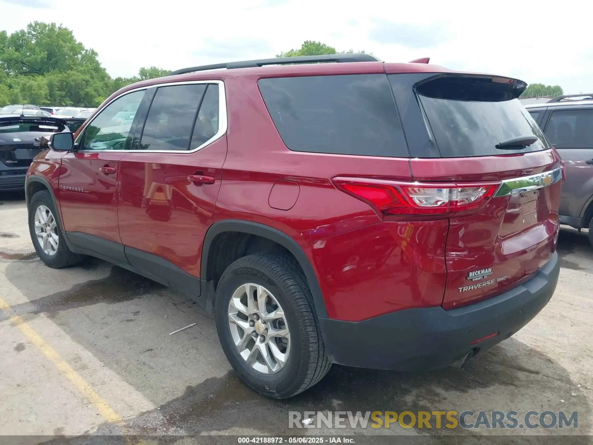 3 Photograph of a damaged car 1GNEVGKW6LJ285438 CHEVROLET TRAVERSE 2020