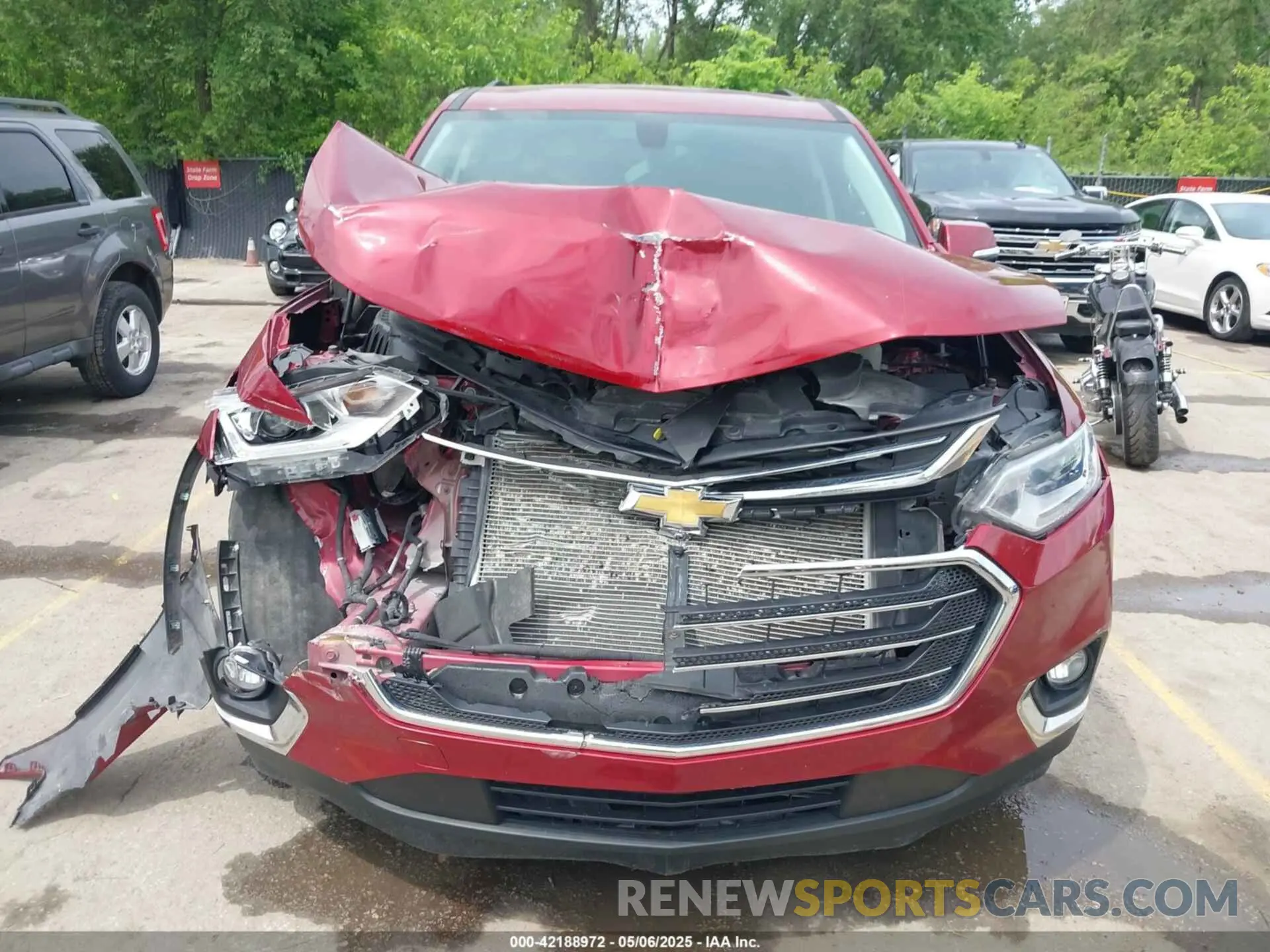6 Photograph of a damaged car 1GNEVGKW6LJ285438 CHEVROLET TRAVERSE 2020
