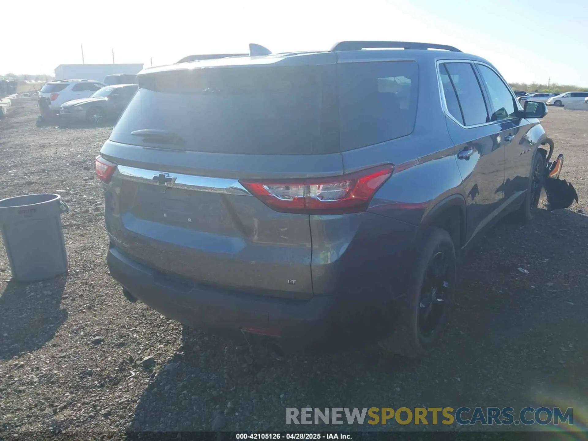 4 Photograph of a damaged car 1GNEVGKW6LJ320821 CHEVROLET TRAVERSE 2020