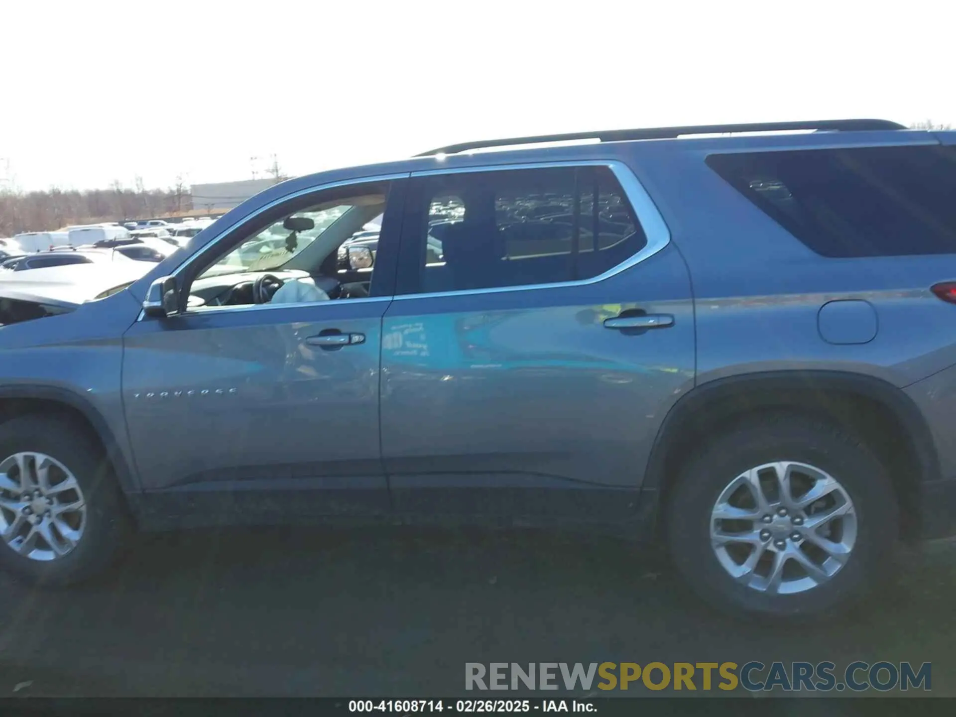 14 Photograph of a damaged car 1GNEVGKW7LJ225765 CHEVROLET TRAVERSE 2020