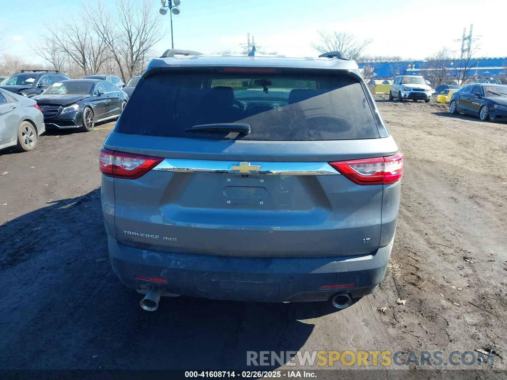 16 Photograph of a damaged car 1GNEVGKW7LJ225765 CHEVROLET TRAVERSE 2020