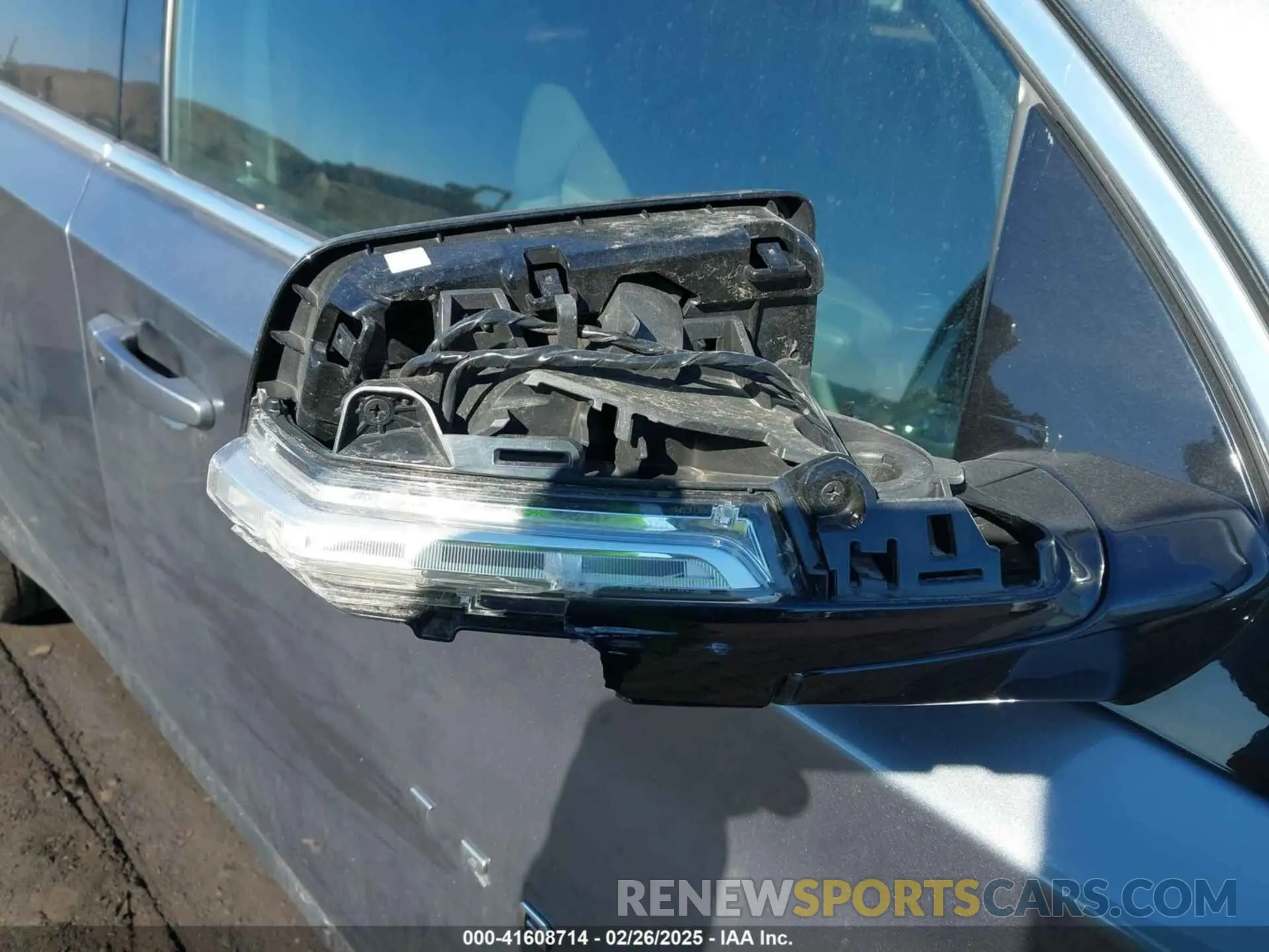 19 Photograph of a damaged car 1GNEVGKW7LJ225765 CHEVROLET TRAVERSE 2020