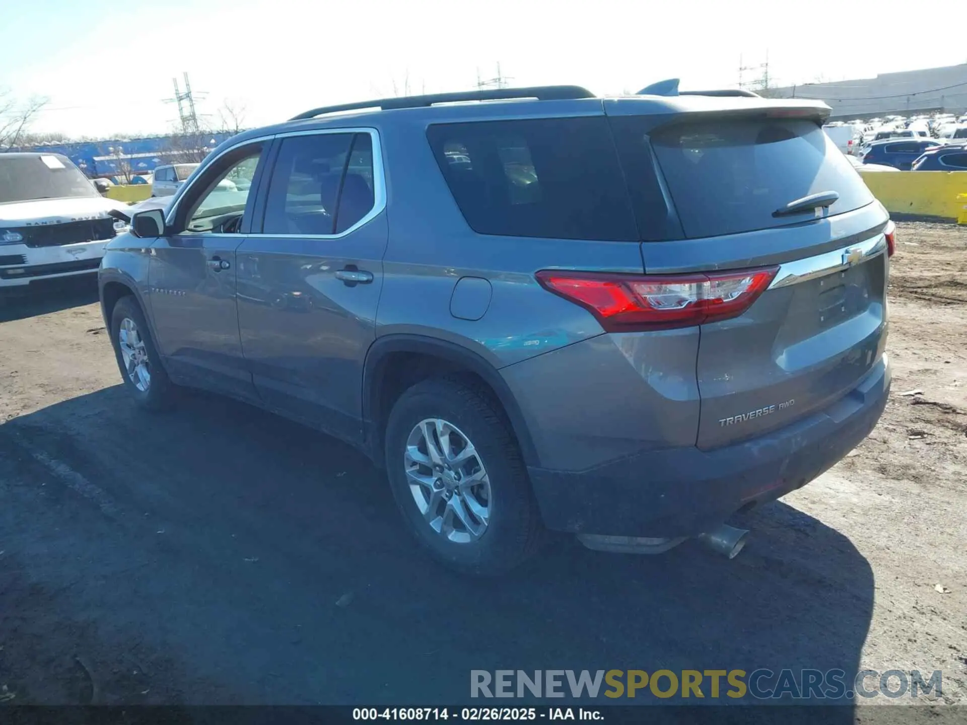 3 Photograph of a damaged car 1GNEVGKW7LJ225765 CHEVROLET TRAVERSE 2020