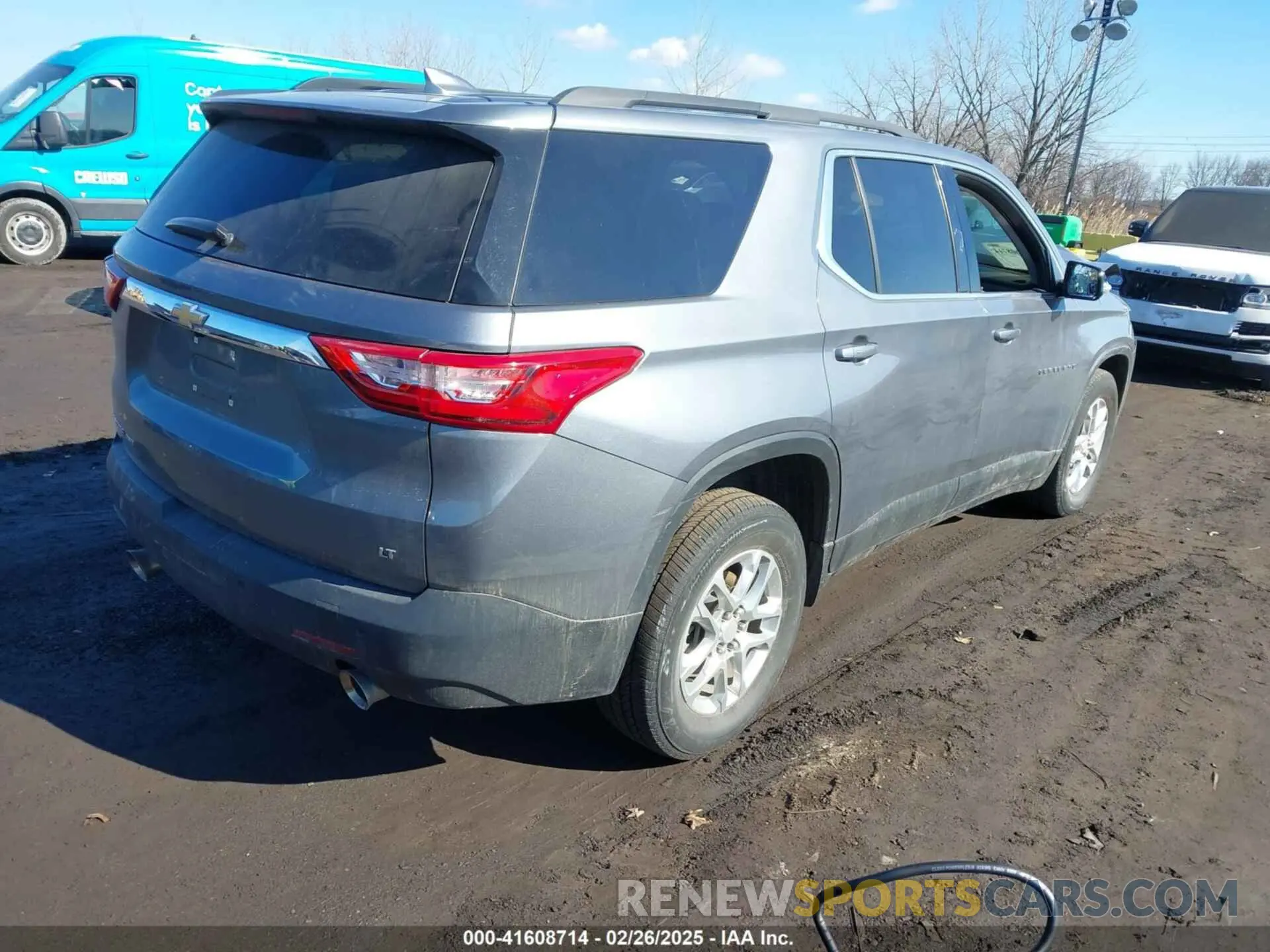 4 Photograph of a damaged car 1GNEVGKW7LJ225765 CHEVROLET TRAVERSE 2020