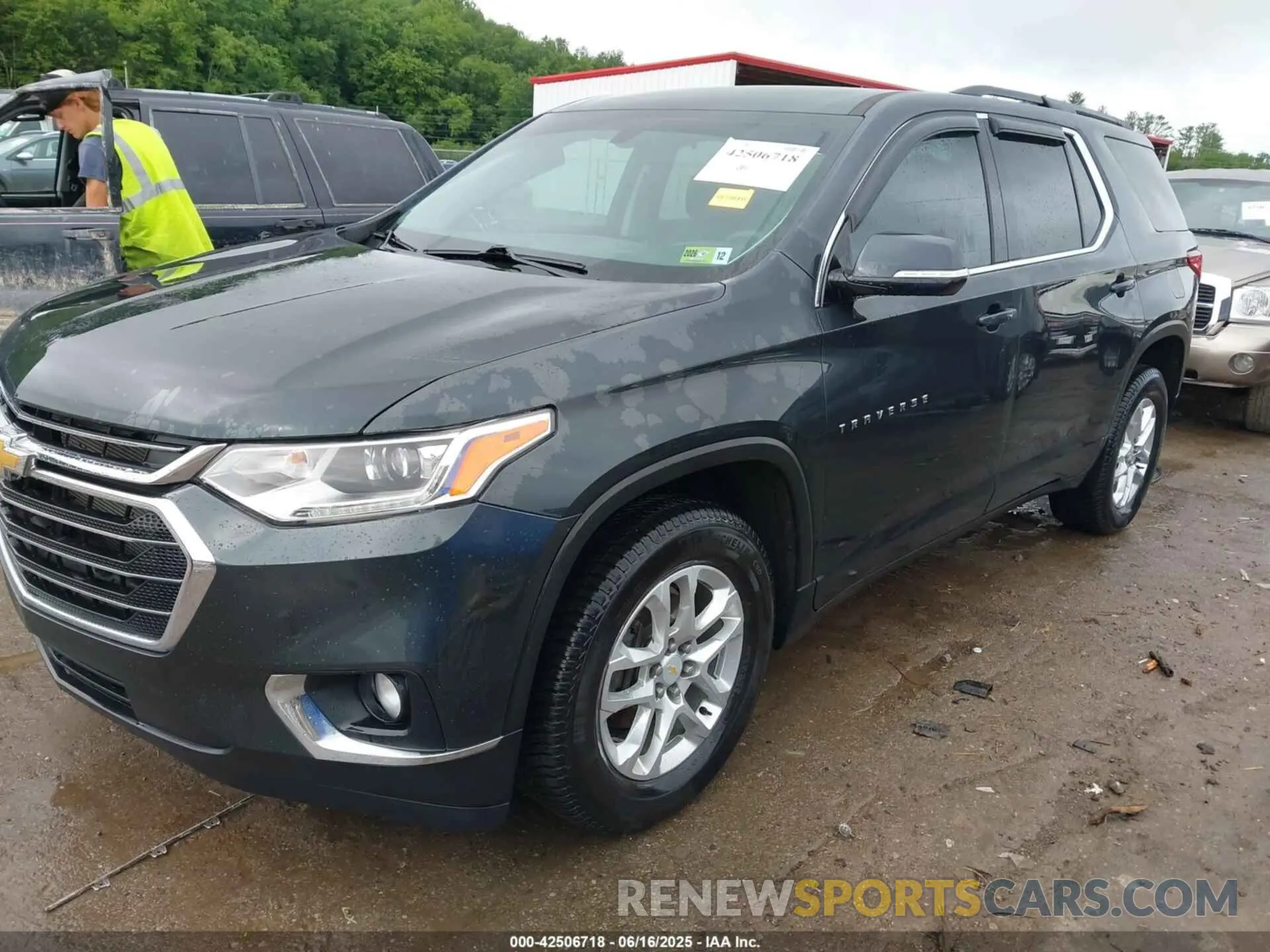 2 Photograph of a damaged car 1GNEVGKW8LJ270715 CHEVROLET TRAVERSE 2020