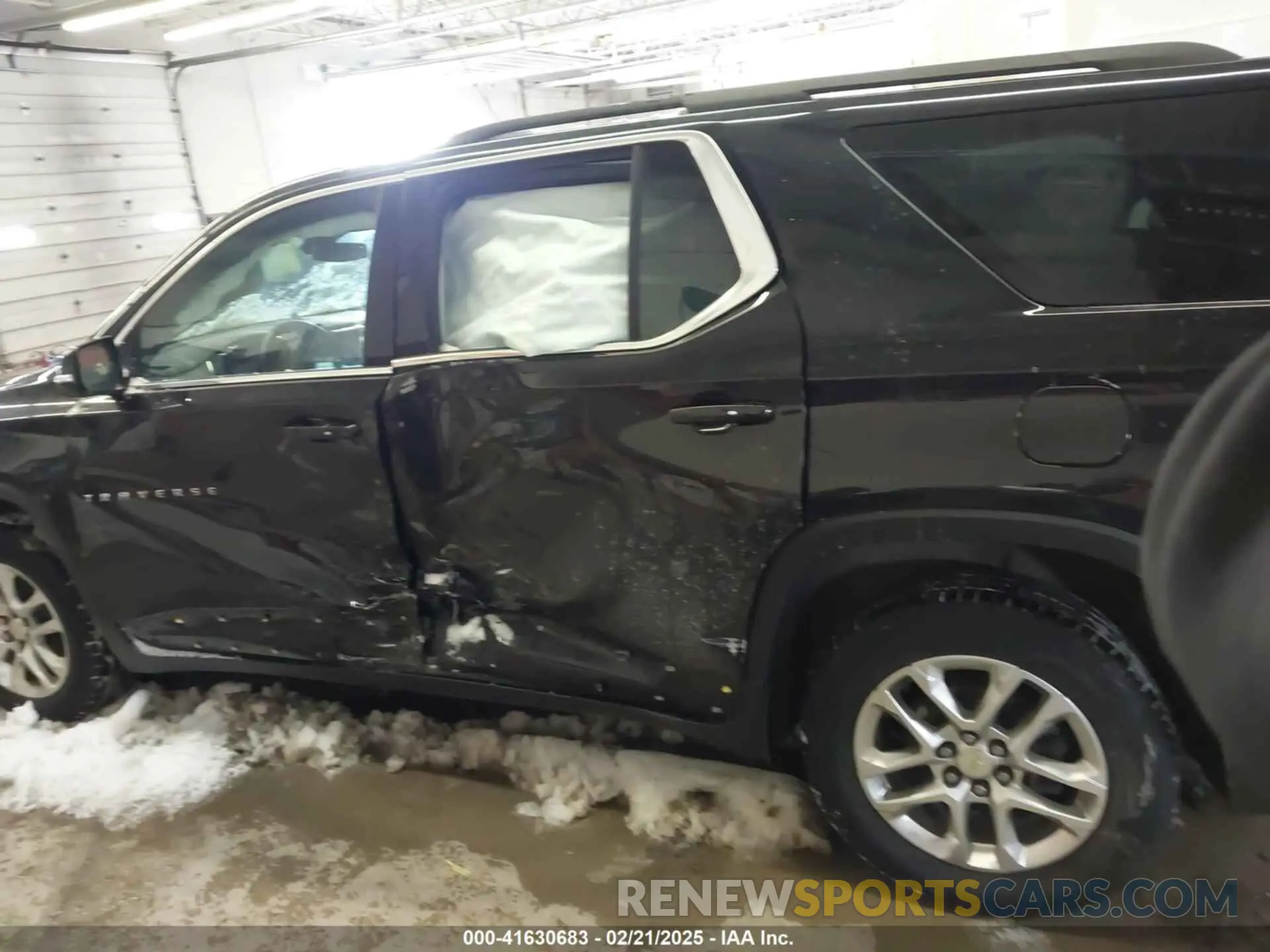 14 Photograph of a damaged car 1GNEVGKW9LJ304449 CHEVROLET TRAVERSE 2020