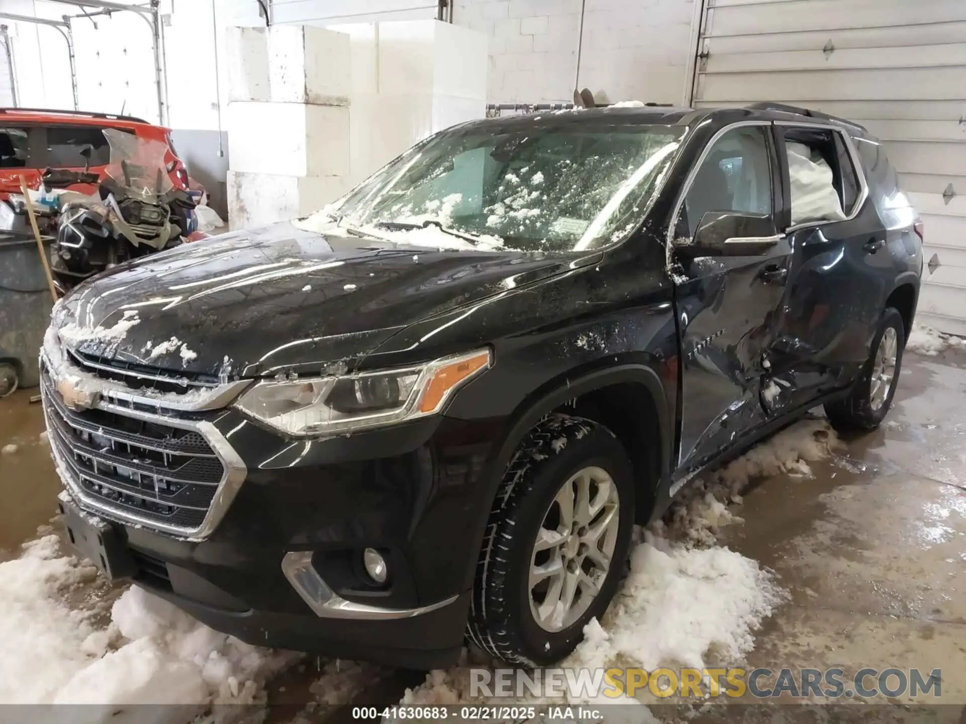 2 Photograph of a damaged car 1GNEVGKW9LJ304449 CHEVROLET TRAVERSE 2020