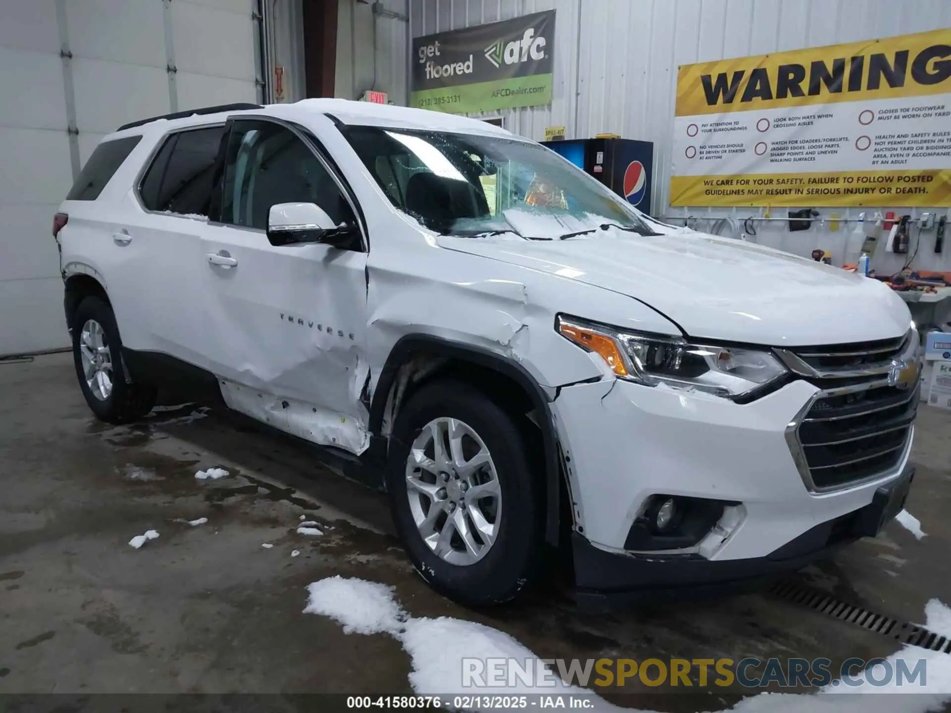 1 Photograph of a damaged car 1GNEVGKWXLJ307361 CHEVROLET TRAVERSE 2020